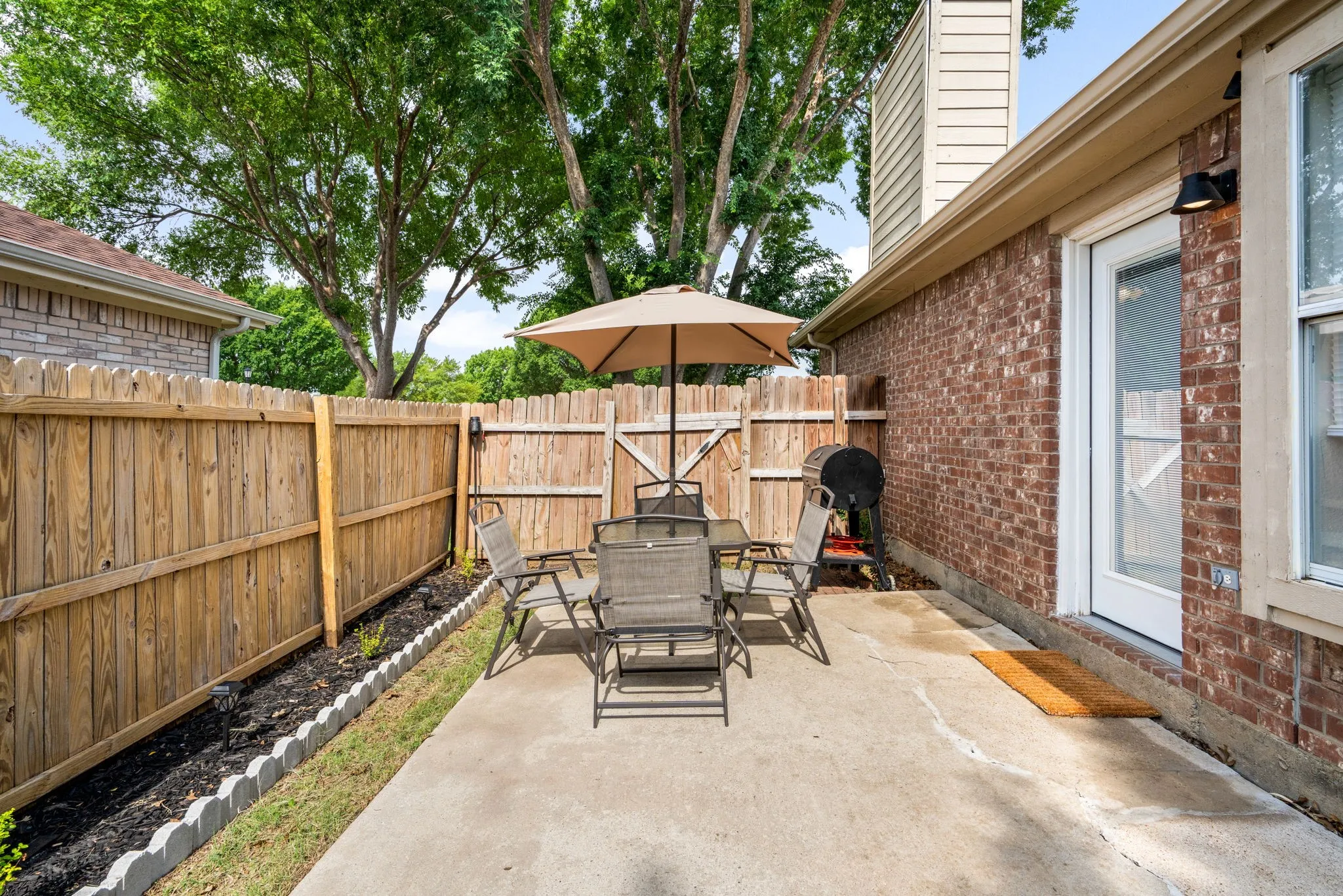 Single Family Residence For Sale in Denton County , 1425 Turtle Cove Drive, Little Elm, Texas 75068, 3 Bedroom, 2 Bathroom, 2 Garage spaces, 1,437 Sqft, built in 1999, mls#21297016, Real Estate Agent in Little Elm, Homes For Sale in Denton county, Homes For Sale in Little Elm, Realtor in Little Elm Texas, Real Estate Brokerage Independent Realty Texas, Luminita Cordes Realtor