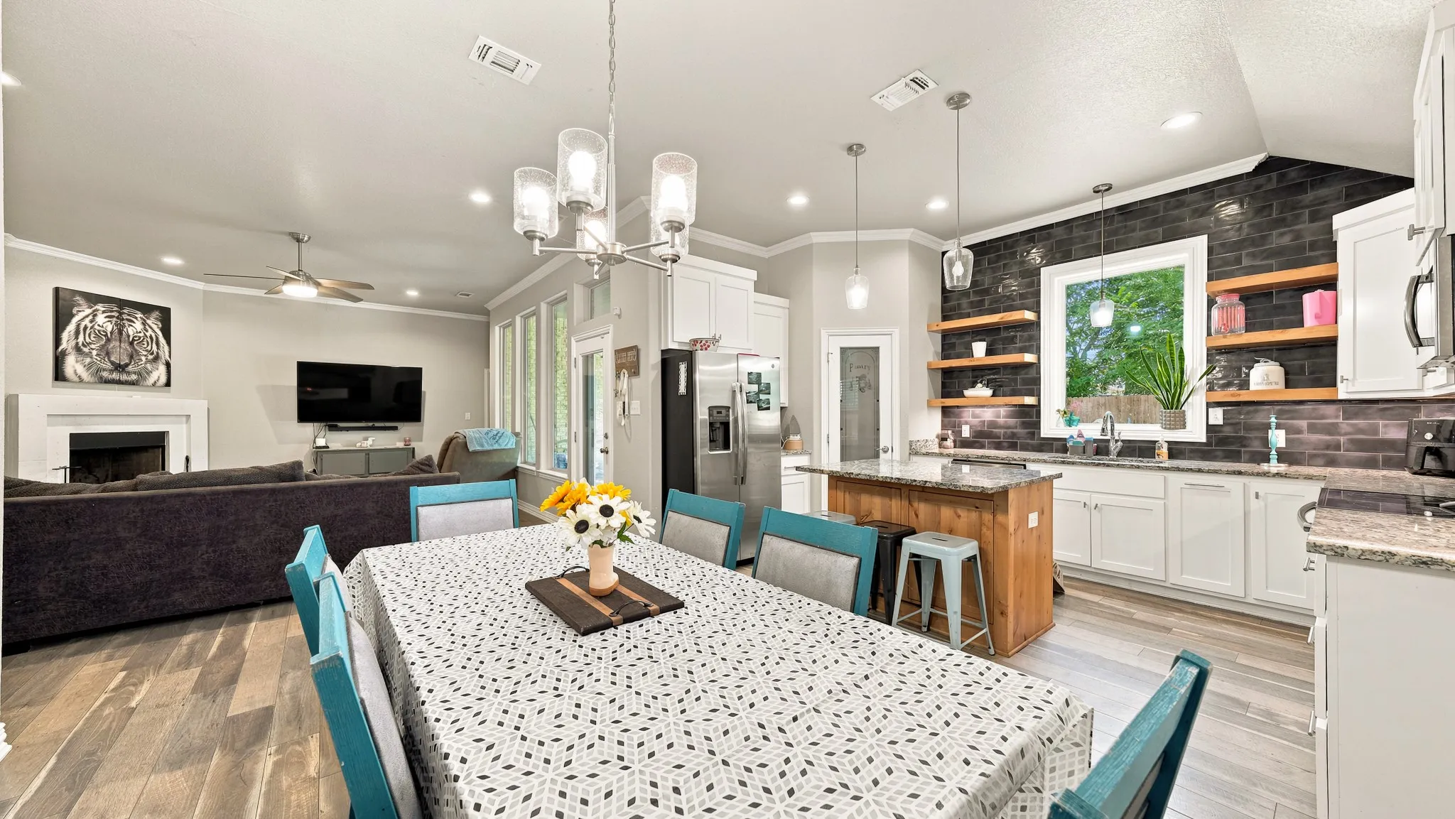 Single Family Residence For Sale in Hood County , 4016 Cherokee Court, Granbury, Texas 76048, 4 Bedroom, 2 Bathroom, 2 Garage spaces, 1,917 Sqft, built in 2019, mls#21299737, Real Estate Agent in Granbury, Homes For Sale in Hood county, Homes For Sale in Granbury, Realtor in Granbury Texas, Real Estate Brokerage Independent Realty Texas, Luminita Cordes Realtor