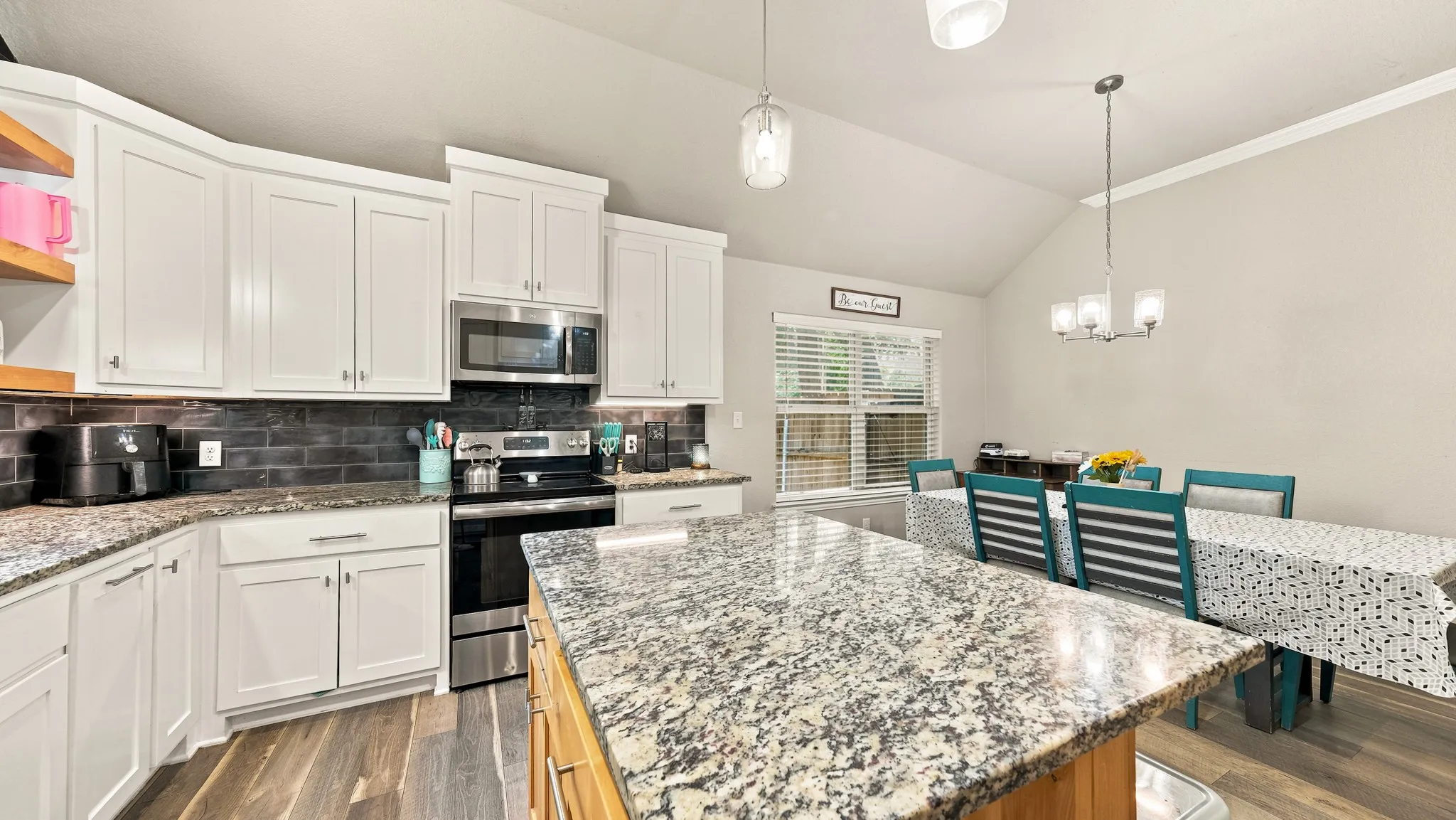 Single Family Residence For Sale in Hood County , 4016 Cherokee Court, Granbury, Texas 76048, 4 Bedroom, 2 Bathroom, 2 Garage spaces, 1,917 Sqft, built in 2019, mls#21299737, Real Estate Agent in Granbury, Homes For Sale in Hood county, Homes For Sale in Granbury, Realtor in Granbury Texas, Real Estate Brokerage Independent Realty Texas, Luminita Cordes Realtor