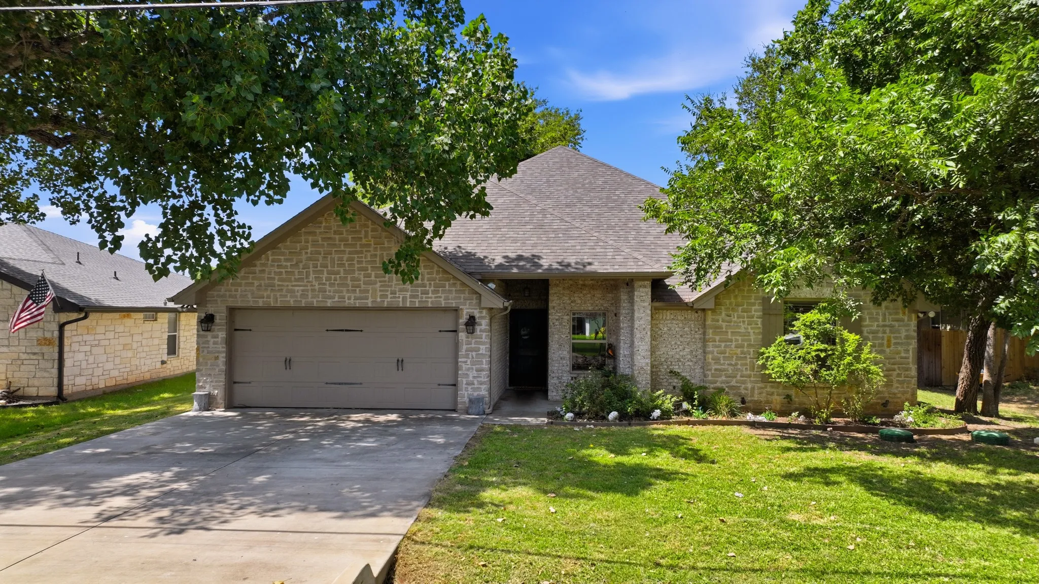 Single Family Residence For Sale in Hood County , 4016 Cherokee Court, Granbury, Texas 76048, 4 Bedroom, 2 Bathroom, 2 Garage spaces, 1,917 Sqft, built in 2019, mls#21299737, Real Estate Agent in Granbury, Homes For Sale in Hood county, Homes For Sale in Granbury, Realtor in Granbury Texas, Real Estate Brokerage Independent Realty Texas, Luminita Cordes Realtor