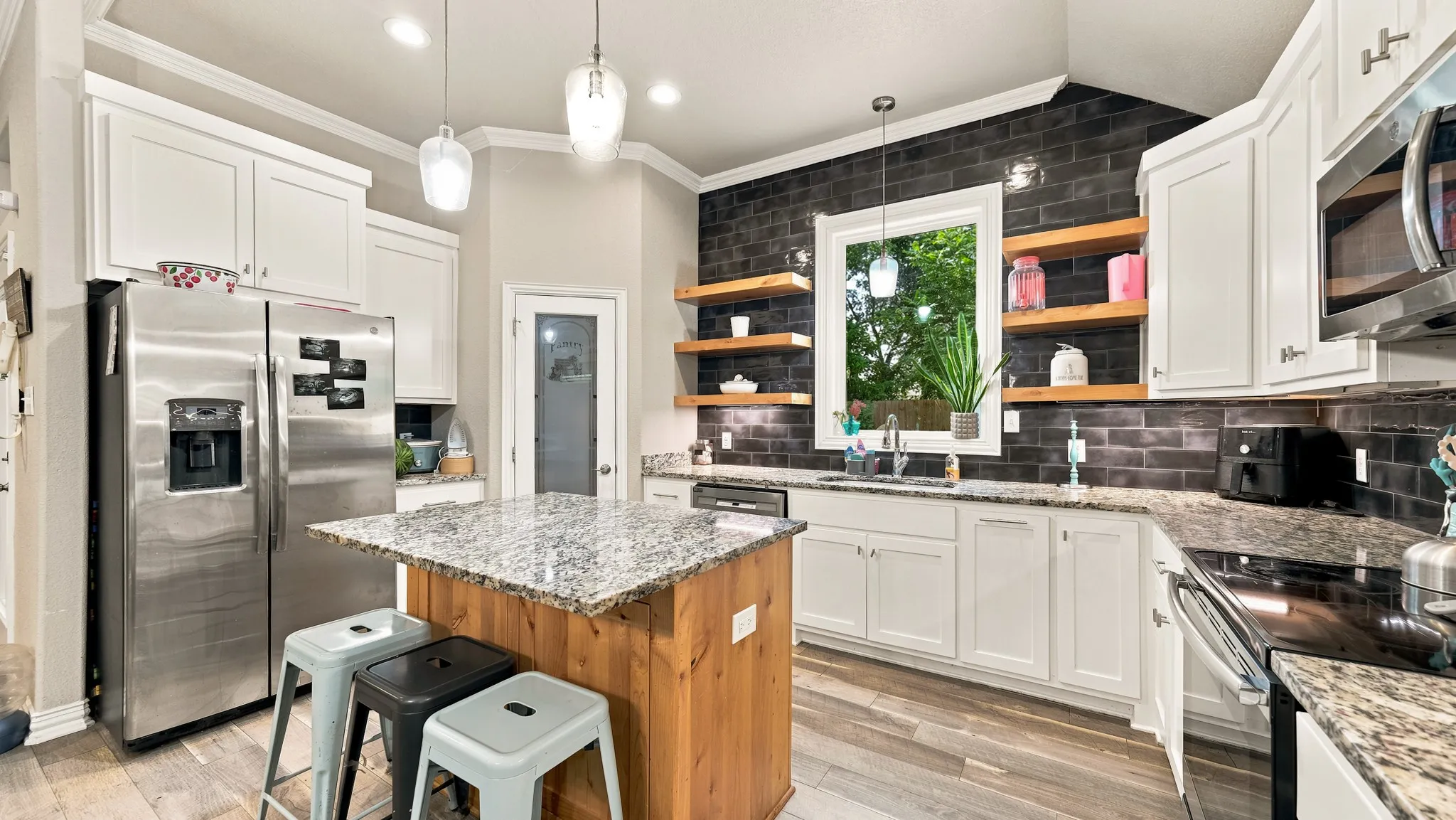 Single Family Residence For Sale in Hood County , 4016 Cherokee Court, Granbury, Texas 76048, 4 Bedroom, 2 Bathroom, 2 Garage spaces, 1,917 Sqft, built in 2019, mls#21299737, Real Estate Agent in Granbury, Homes For Sale in Hood county, Homes For Sale in Granbury, Realtor in Granbury Texas, Real Estate Brokerage Independent Realty Texas, Luminita Cordes Realtor
