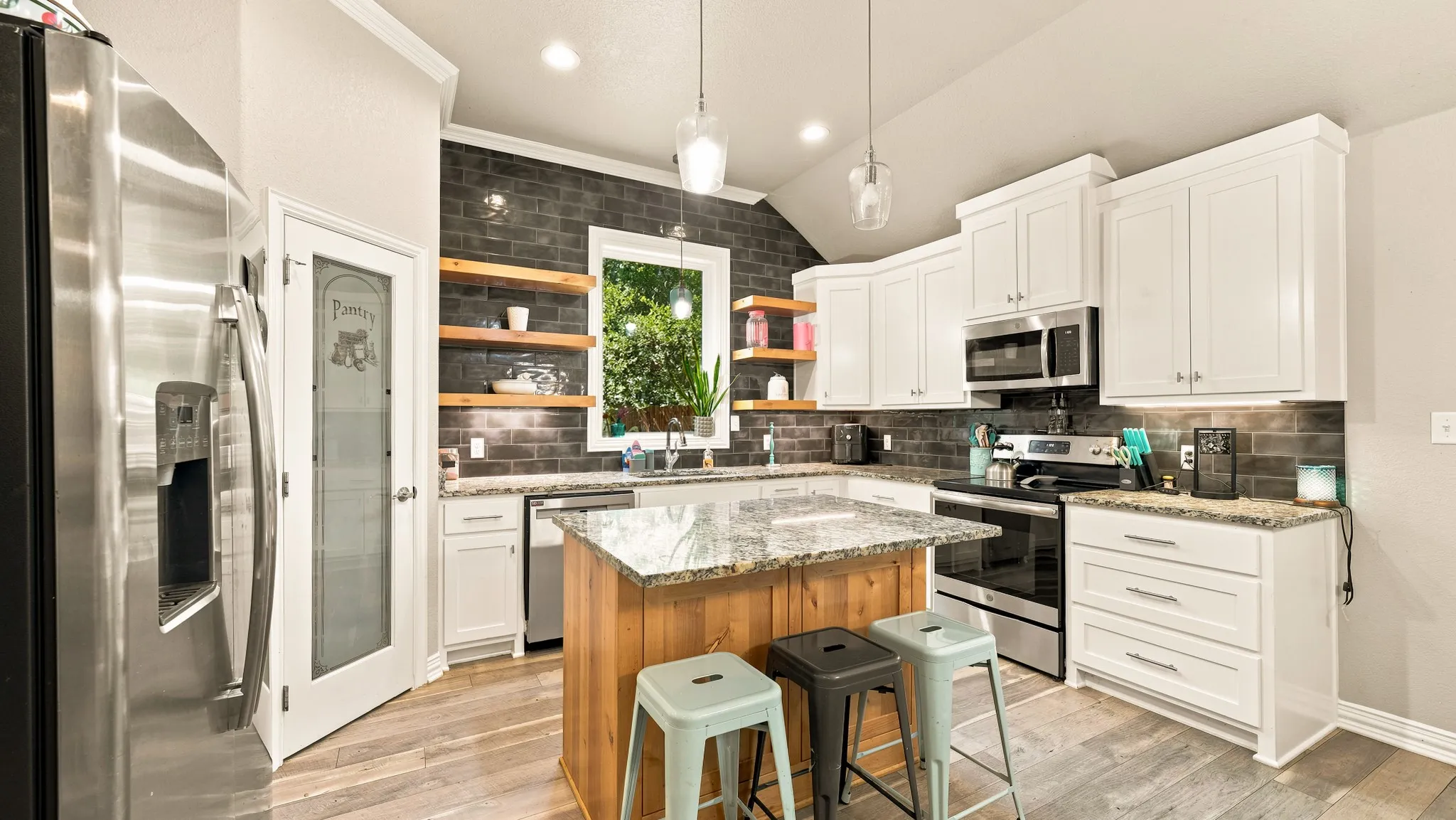 Single Family Residence For Sale in Hood County , 4016 Cherokee Court, Granbury, Texas 76048, 4 Bedroom, 2 Bathroom, 2 Garage spaces, 1,917 Sqft, built in 2019, mls#21299737, Real Estate Agent in Granbury, Homes For Sale in Hood county, Homes For Sale in Granbury, Realtor in Granbury Texas, Real Estate Brokerage Independent Realty Texas, Luminita Cordes Realtor