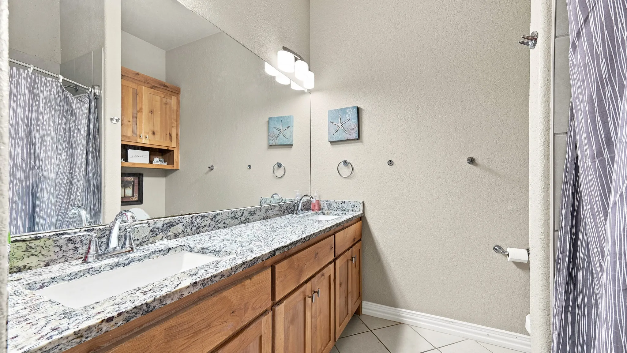 Single Family Residence For Sale in Hood County , 4016 Cherokee Court, Granbury, Texas 76048, 4 Bedroom, 2 Bathroom, 2 Garage spaces, 1,917 Sqft, built in 2019, mls#21299737, Real Estate Agent in Granbury, Homes For Sale in Hood county, Homes For Sale in Granbury, Realtor in Granbury Texas, Real Estate Brokerage Independent Realty Texas, Luminita Cordes Realtor