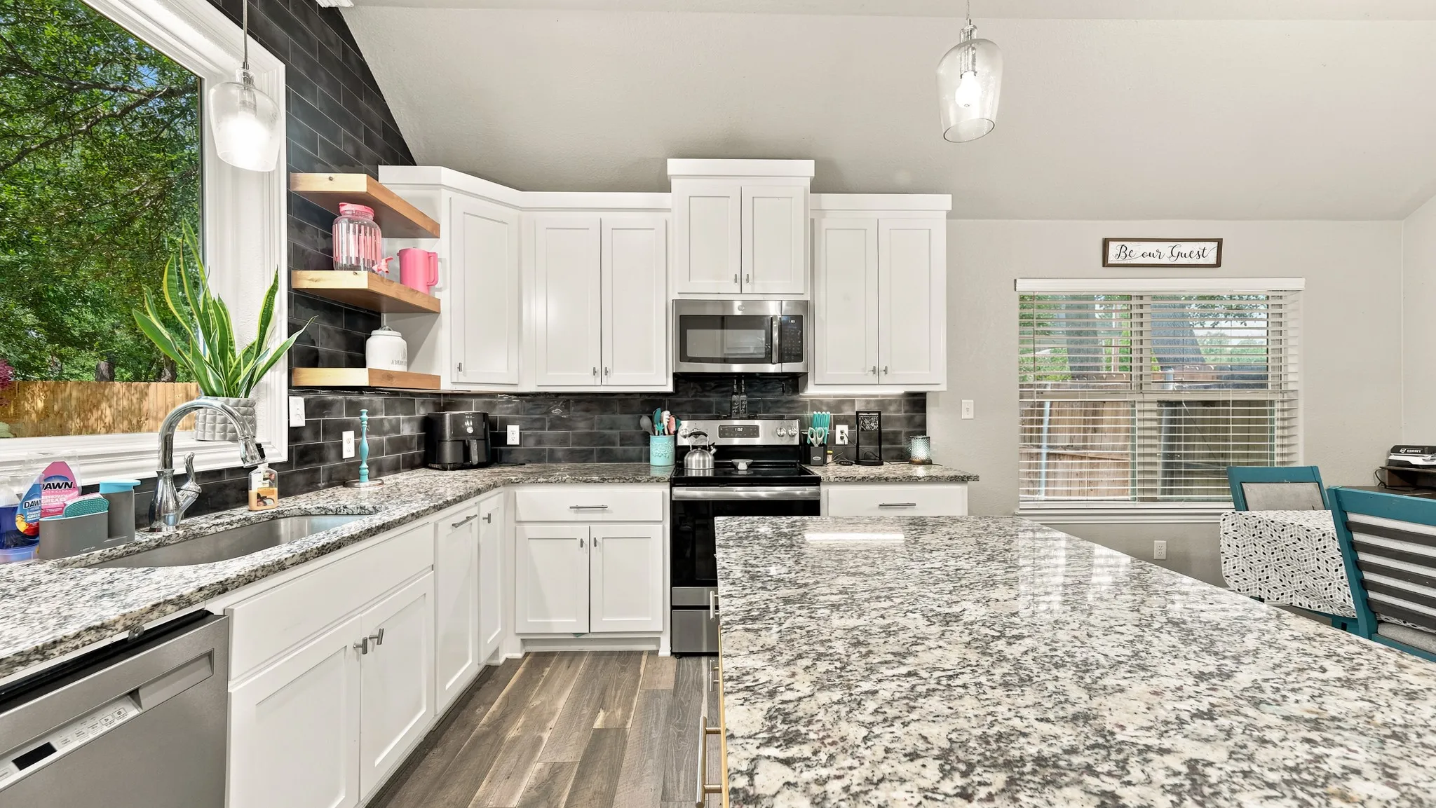 Single Family Residence For Sale in Hood County , 4016 Cherokee Court, Granbury, Texas 76048, 4 Bedroom, 2 Bathroom, 2 Garage spaces, 1,917 Sqft, built in 2019, mls#21299737, Real Estate Agent in Granbury, Homes For Sale in Hood county, Homes For Sale in Granbury, Realtor in Granbury Texas, Real Estate Brokerage Independent Realty Texas, Luminita Cordes Realtor