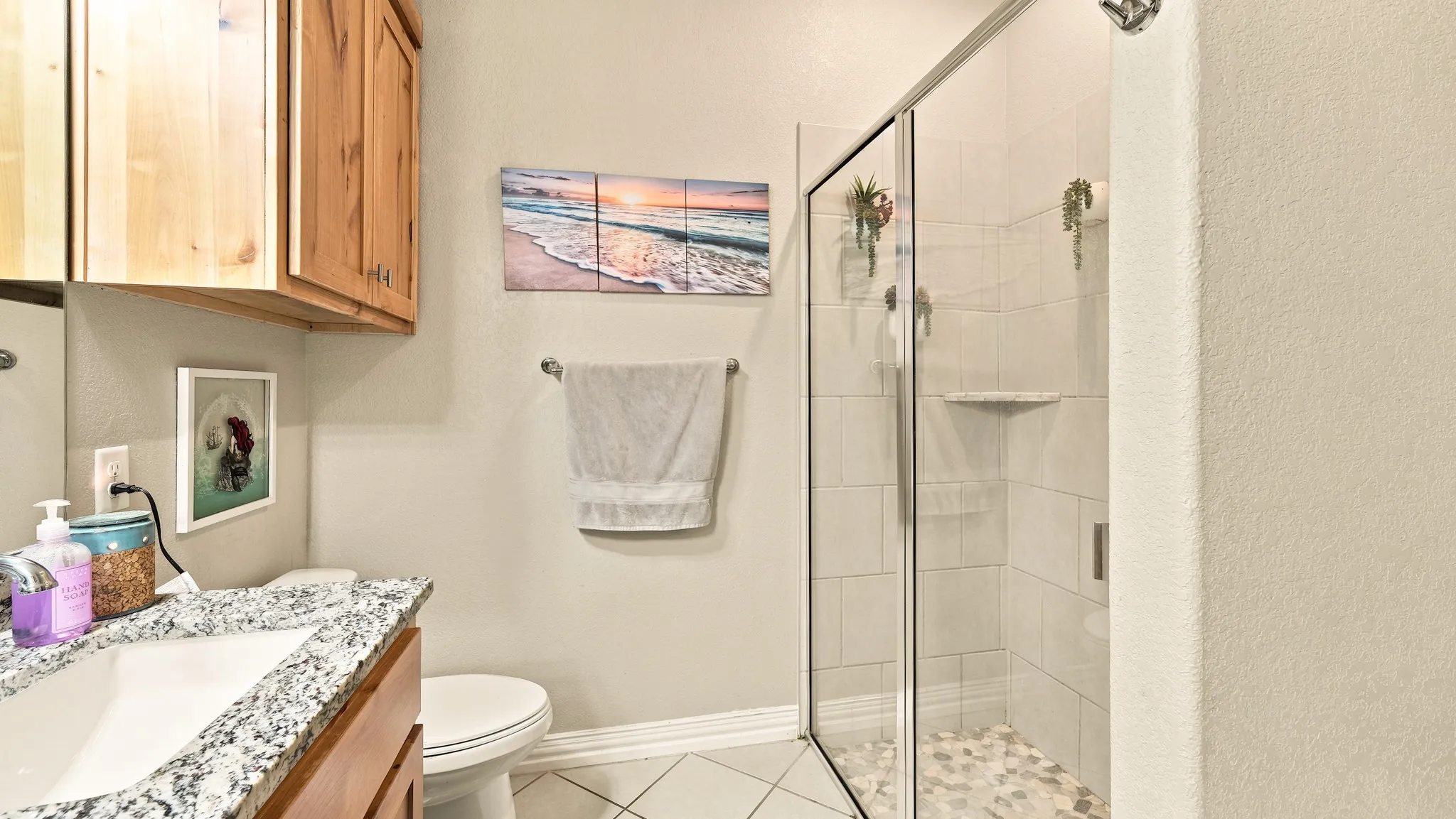 Single Family Residence For Sale in Hood County , 4016 Cherokee Court, Granbury, Texas 76048, 4 Bedroom, 2 Bathroom, 2 Garage spaces, 1,917 Sqft, built in 2019, mls#21299737, Real Estate Agent in Granbury, Homes For Sale in Hood county, Homes For Sale in Granbury, Realtor in Granbury Texas, Real Estate Brokerage Independent Realty Texas, Luminita Cordes Realtor