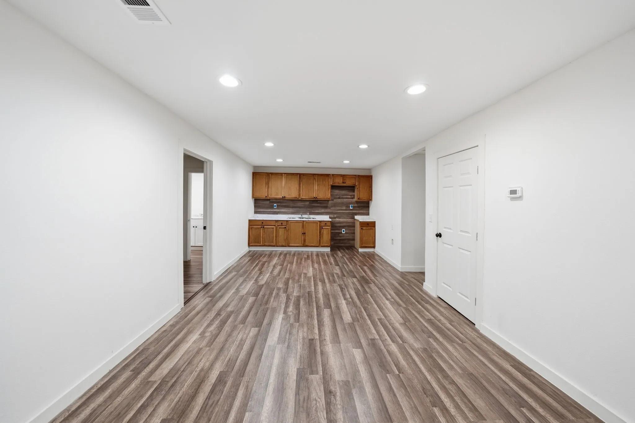 Single Family Residence For Sale in Hunt County , 1103 Bell Drive, Greenville, Texas 75401, 4 Bedroom, 2 Bathroom, Garage spaces, 1,478 Sqft, built in 1975, mls#21301097, Real Estate Agent in Greenville, Homes For Sale in Hunt county, Homes For Sale in Greenville, Realtor in Greenville Texas, Real Estate Brokerage Independent Realty Texas, Luminita Cordes Realtor