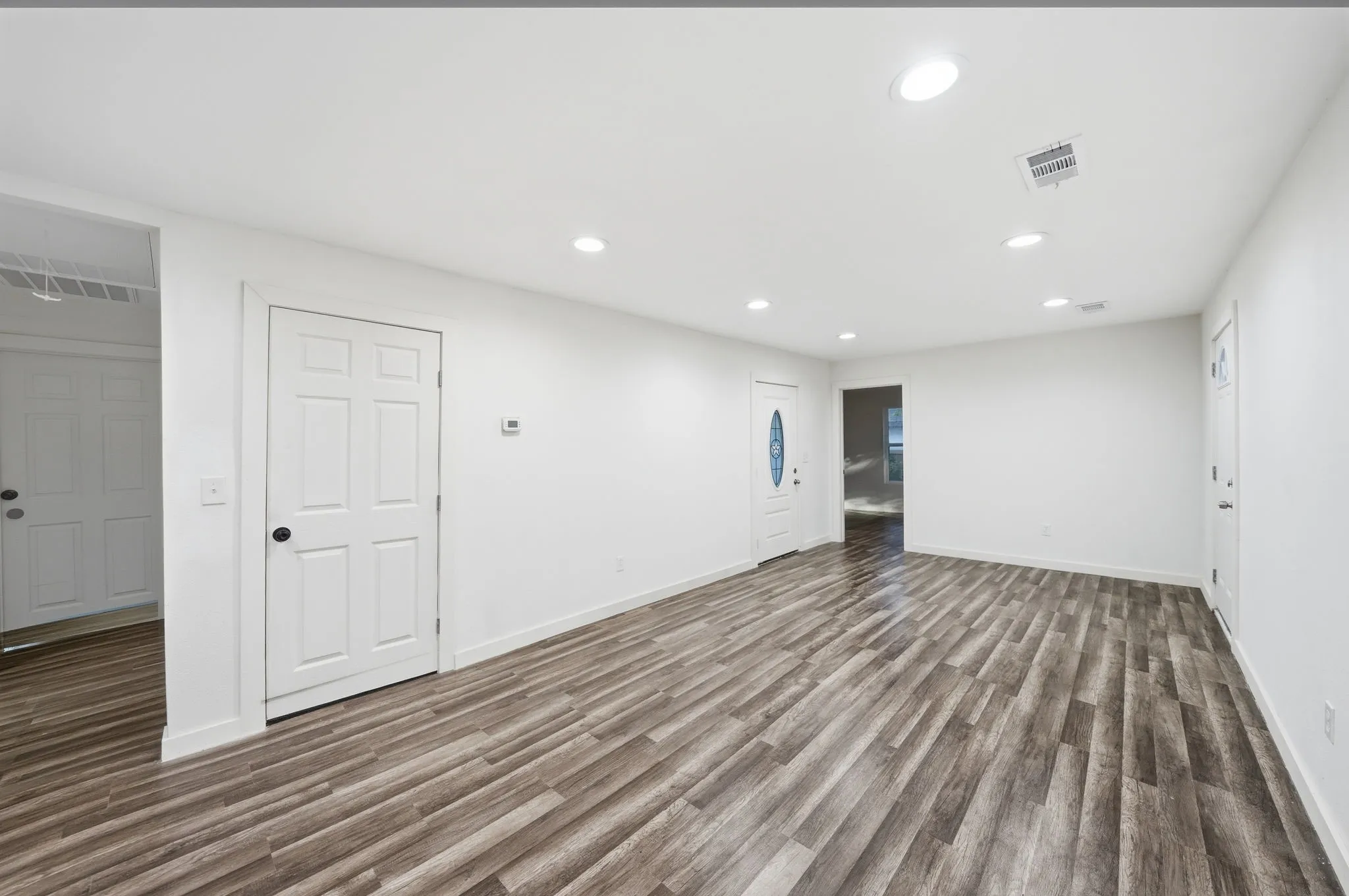 Single Family Residence For Sale in Hunt County , 1103 Bell Drive, Greenville, Texas 75401, 4 Bedroom, 2 Bathroom, Garage spaces, 1,478 Sqft, built in 1975, mls#21301097, Real Estate Agent in Greenville, Homes For Sale in Hunt county, Homes For Sale in Greenville, Realtor in Greenville Texas, Real Estate Brokerage Independent Realty Texas, Luminita Cordes Realtor