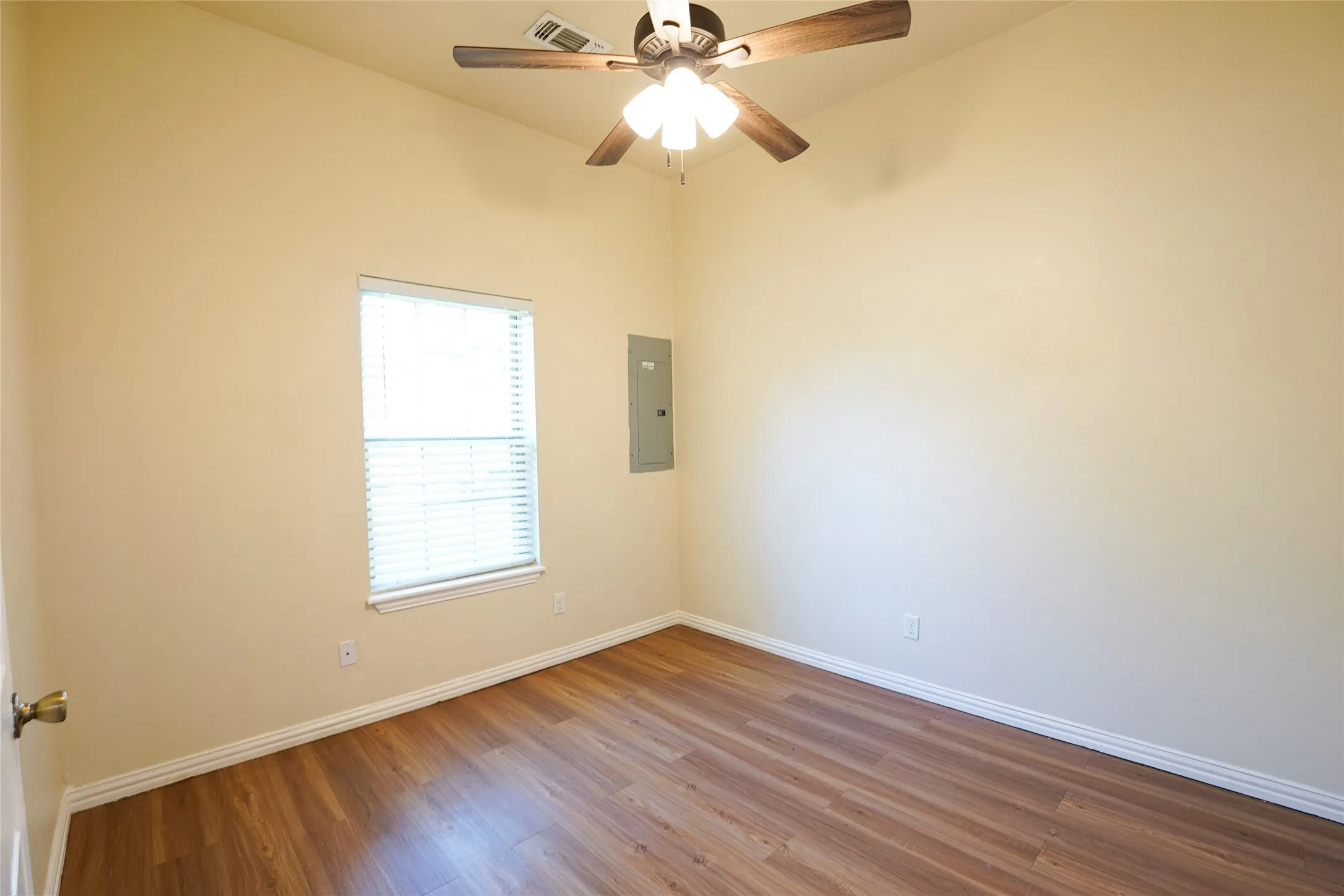 Duplex For Sale in Wise County , 1101 Cates Street, Bridgeport, Texas 76426, 10 Bedroom, 4 Bathroom, Garage spaces, 0 Sqft, built in 2003, mls#21297498, Real Estate Agent in Bridgeport, Homes For Sale in Wise county, Homes For Sale in Bridgeport, Realtor in Bridgeport Texas, Real Estate Brokerage Independent Realty Texas, Luminita Cordes Realtor