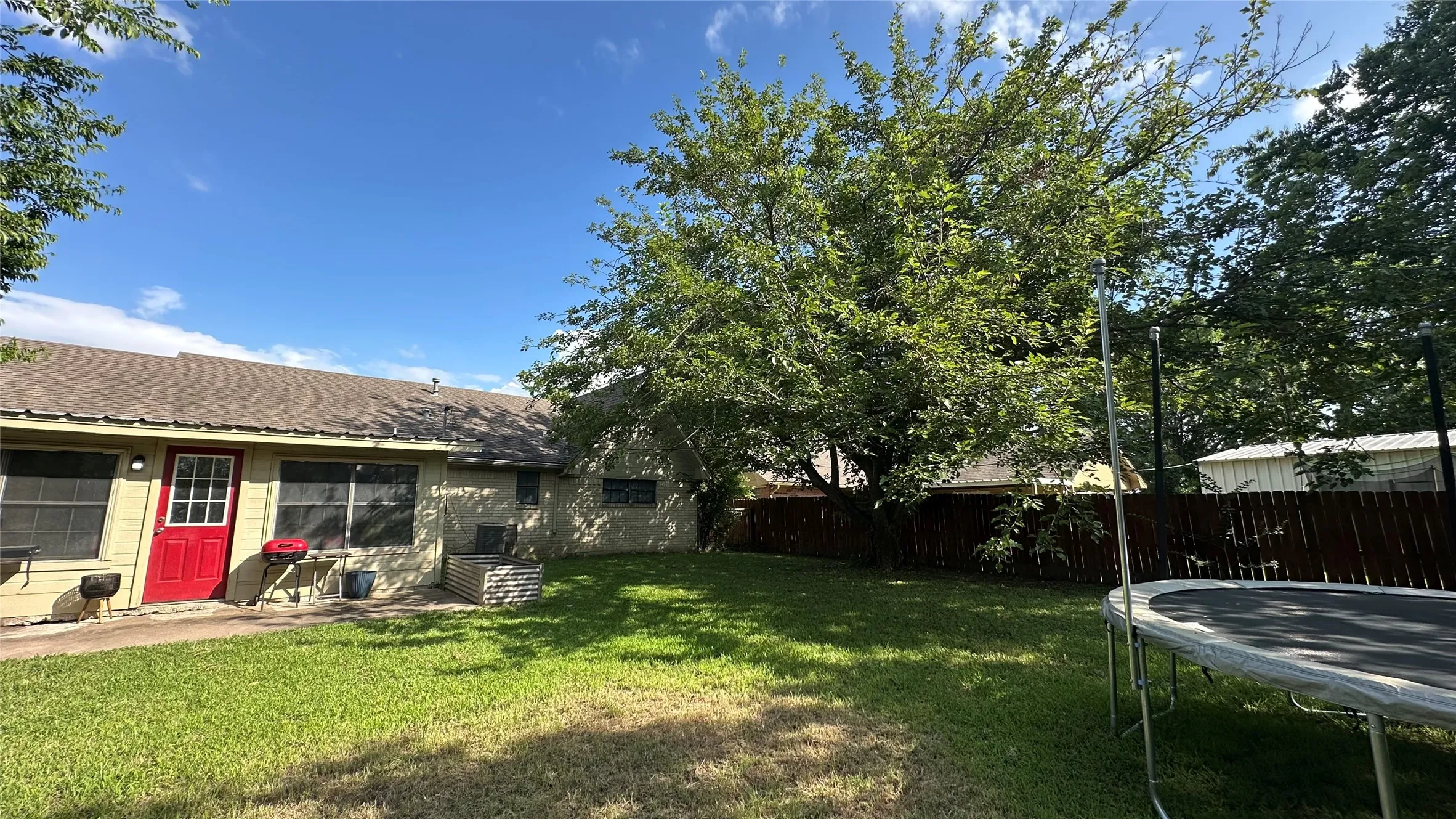 Single Family Residence For Sale in Limestone County , 806 Crestline Drive, Mexia, Texas 76667, 3 Bedroom, 2 Bathroom, 2 Garage spaces, 1,862 Sqft, built in 1986, Price $239,000, mls#21301092, Real Estate Agent in Mexia, Homes For Sale in Limestone county, Homes For Sale in Mexia, Realtor in Mexia Texas, Real Estate Brokerage Independent Realty Texas, Luminita Cordes Realtor