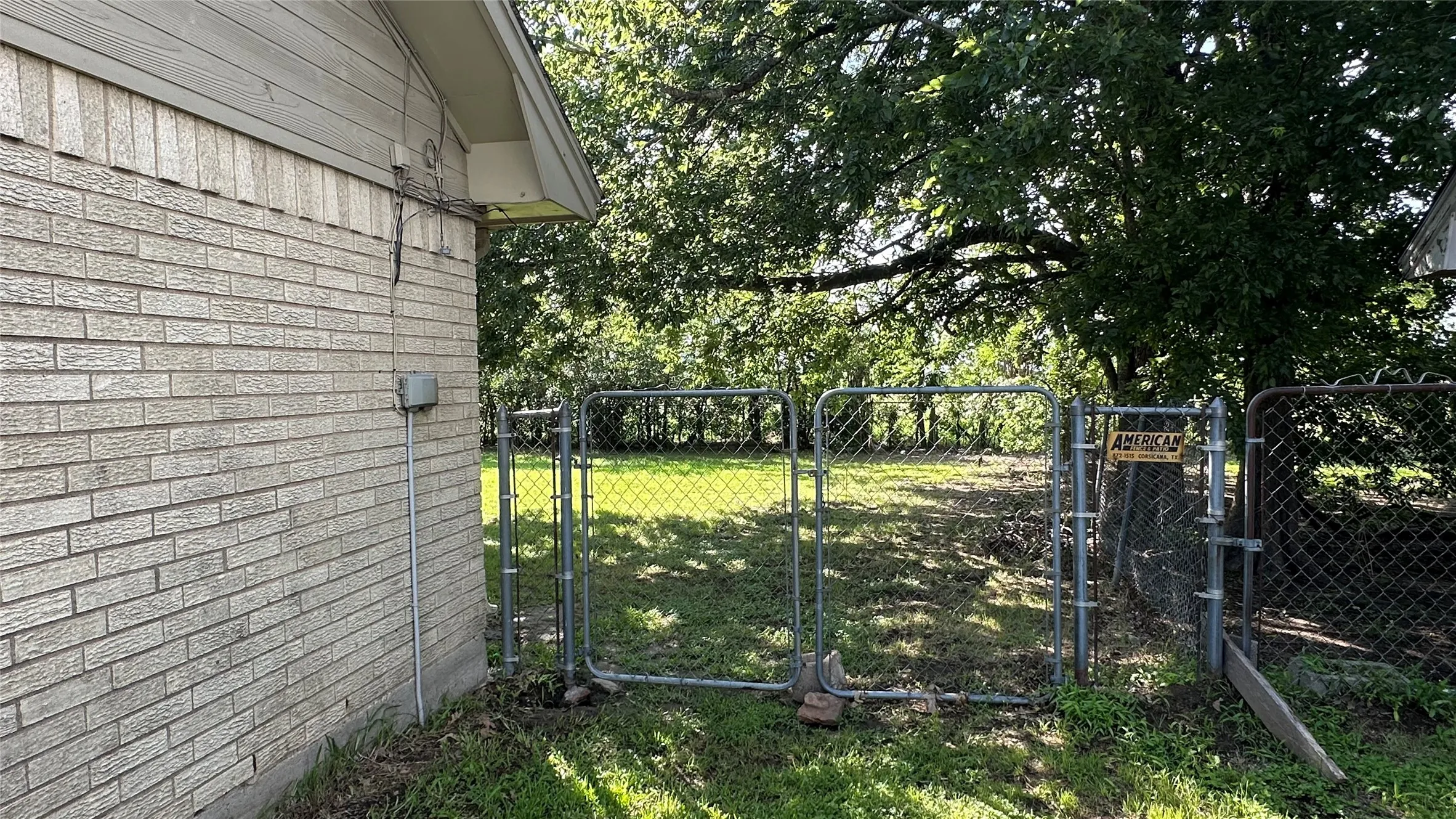 Single Family Residence For Sale in Limestone County , 806 Crestline Drive, Mexia, Texas 76667, 3 Bedroom, 2 Bathroom, 2 Garage spaces, 1,862 Sqft, built in 1986, Price $239,000, mls#21301092, Real Estate Agent in Mexia, Homes For Sale in Limestone county, Homes For Sale in Mexia, Realtor in Mexia Texas, Real Estate Brokerage Independent Realty Texas, Luminita Cordes Realtor