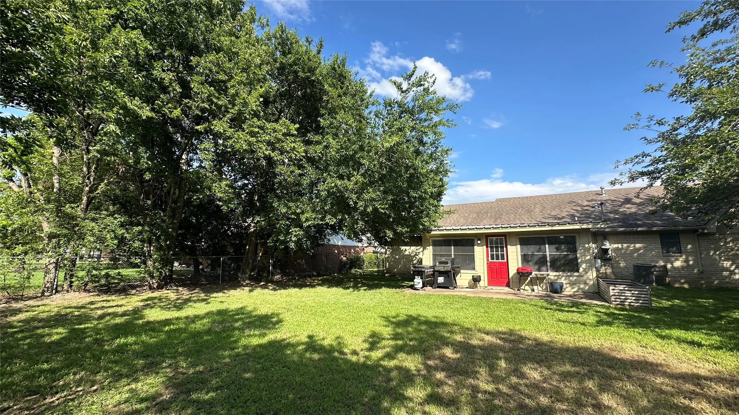 Single Family Residence For Sale in Limestone County , 806 Crestline Drive, Mexia, Texas 76667, 3 Bedroom, 2 Bathroom, 2 Garage spaces, 1,862 Sqft, built in 1986, Price $239,000, mls#21301092, Real Estate Agent in Mexia, Homes For Sale in Limestone county, Homes For Sale in Mexia, Realtor in Mexia Texas, Real Estate Brokerage Independent Realty Texas, Luminita Cordes Realtor
