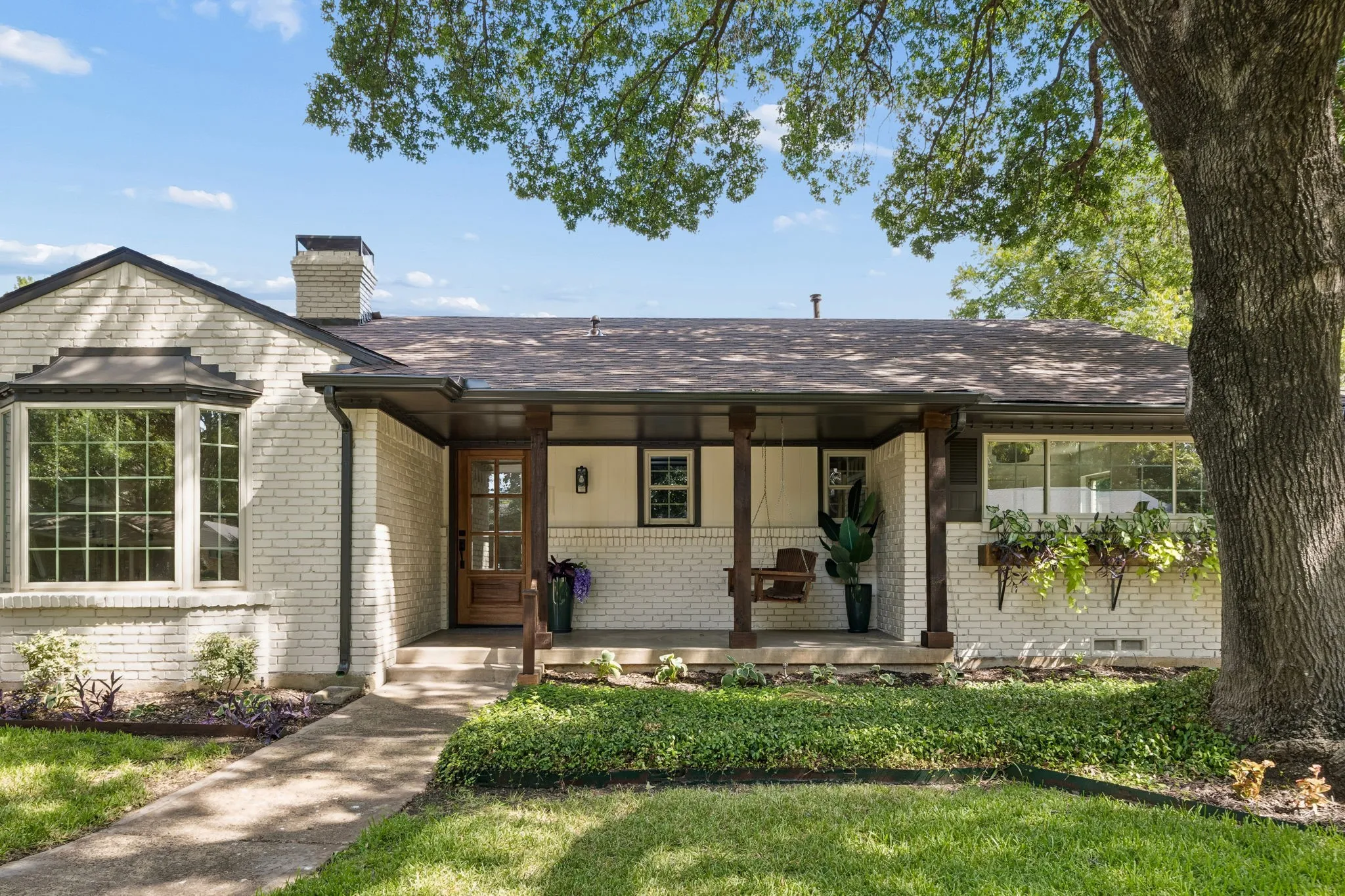 Single Family Residence For Sale in Dallas County , 7048 Arboreal Drive, Dallas, Texas 75231, 3 Bedroom, 3 Bathroom, 2 Garage spaces, 2,753 Sqft, built in 1960, mls#21297420, Real Estate Agent in Dallas, Homes For Sale in Dallas county, Homes For Sale in Dallas, Realtor in Dallas Texas, Real Estate Brokerage Independent Realty Texas, Luminita Cordes Realtor