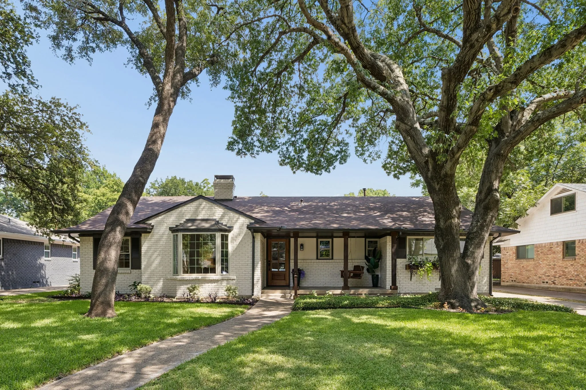 Single Family Residence For Sale in Dallas County , 7048 Arboreal Drive, Dallas, Texas 75231, 3 Bedroom, 3 Bathroom, 2 Garage spaces, 2,753 Sqft, built in 1960, mls#21297420, Real Estate Agent in Dallas, Homes For Sale in Dallas county, Homes For Sale in Dallas, Realtor in Dallas Texas, Real Estate Brokerage Independent Realty Texas, Luminita Cordes Realtor
