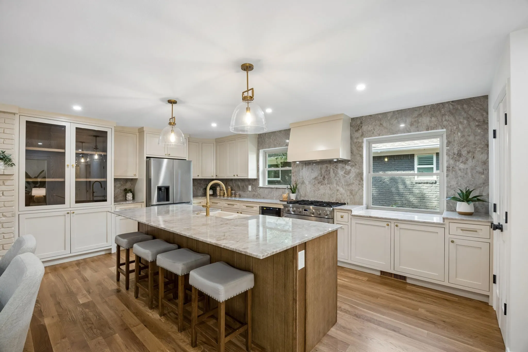 Single Family Residence For Sale in Dallas County , 7048 Arboreal Drive, Dallas, Texas 75231, 3 Bedroom, 3 Bathroom, 2 Garage spaces, 2,753 Sqft, built in 1960, mls#21297420, Real Estate Agent in Dallas, Homes For Sale in Dallas county, Homes For Sale in Dallas, Realtor in Dallas Texas, Real Estate Brokerage Independent Realty Texas, Luminita Cordes Realtor