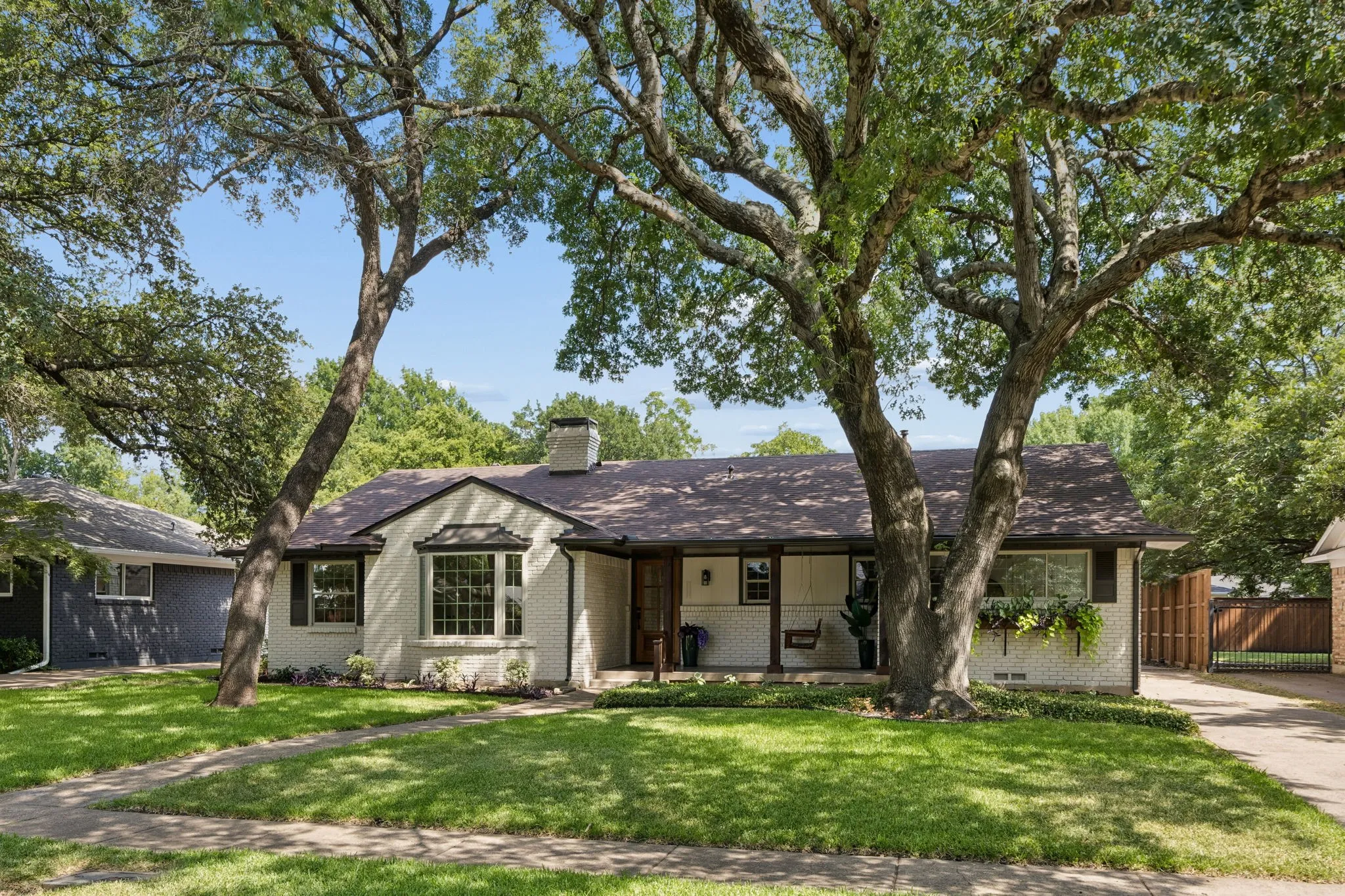 Single Family Residence For Sale in Dallas County , 7048 Arboreal Drive, Dallas, Texas 75231, 3 Bedroom, 3 Bathroom, 2 Garage spaces, 2,753 Sqft, built in 1960, mls#21297420, Real Estate Agent in Dallas, Homes For Sale in Dallas county, Homes For Sale in Dallas, Realtor in Dallas Texas, Real Estate Brokerage Independent Realty Texas, Luminita Cordes Realtor