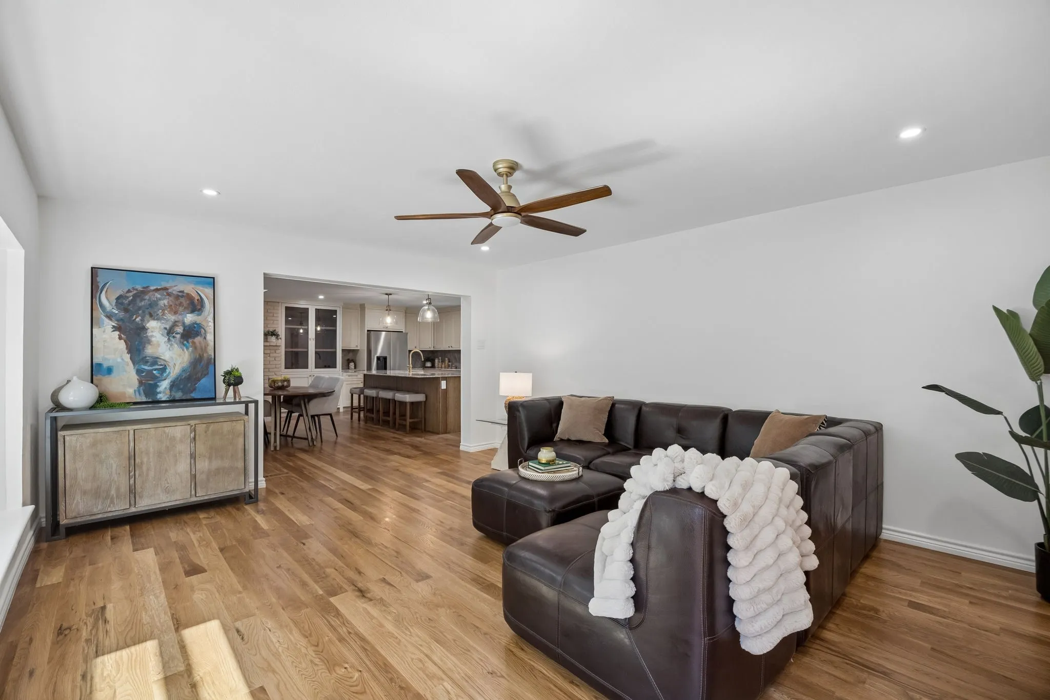 Single Family Residence For Sale in Dallas County , 7048 Arboreal Drive, Dallas, Texas 75231, 3 Bedroom, 3 Bathroom, 2 Garage spaces, 2,753 Sqft, built in 1960, mls#21297420, Real Estate Agent in Dallas, Homes For Sale in Dallas county, Homes For Sale in Dallas, Realtor in Dallas Texas, Real Estate Brokerage Independent Realty Texas, Luminita Cordes Realtor