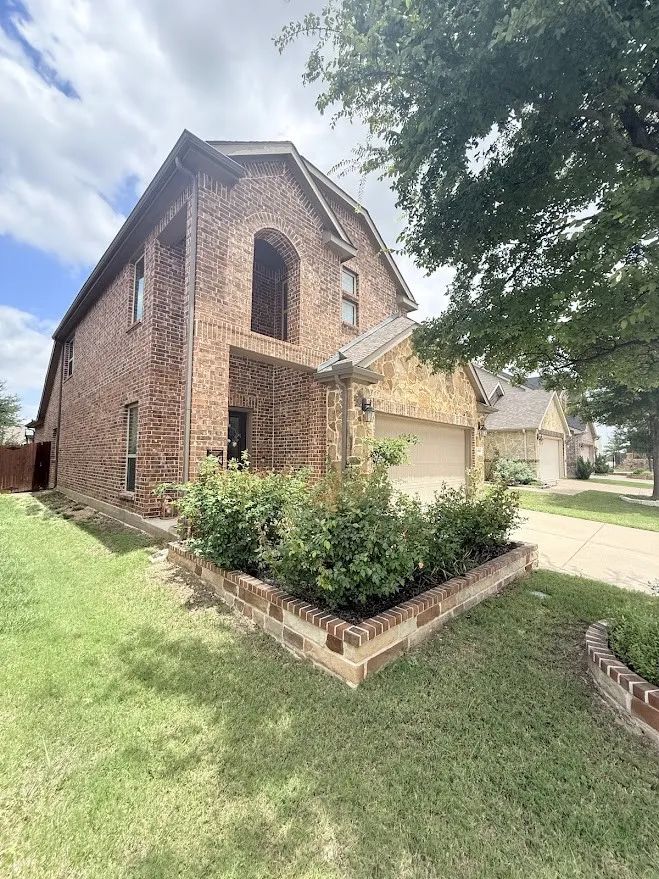 Single Family Residence For Sale in Collin County , 10108 Leander Place, Mc Kinney, Texas 75071, 3 Bedroom, 3 Bathroom, 2 Garage spaces, 2,292 Sqft, built in 2018, mls#21300023, Real Estate Agent in Mc Kinney, Homes For Sale in Collin county, Homes For Sale in Mc Kinney, Realtor in Mc Kinney Texas, Real Estate Brokerage Independent Realty Texas, Luminita Cordes Realtor