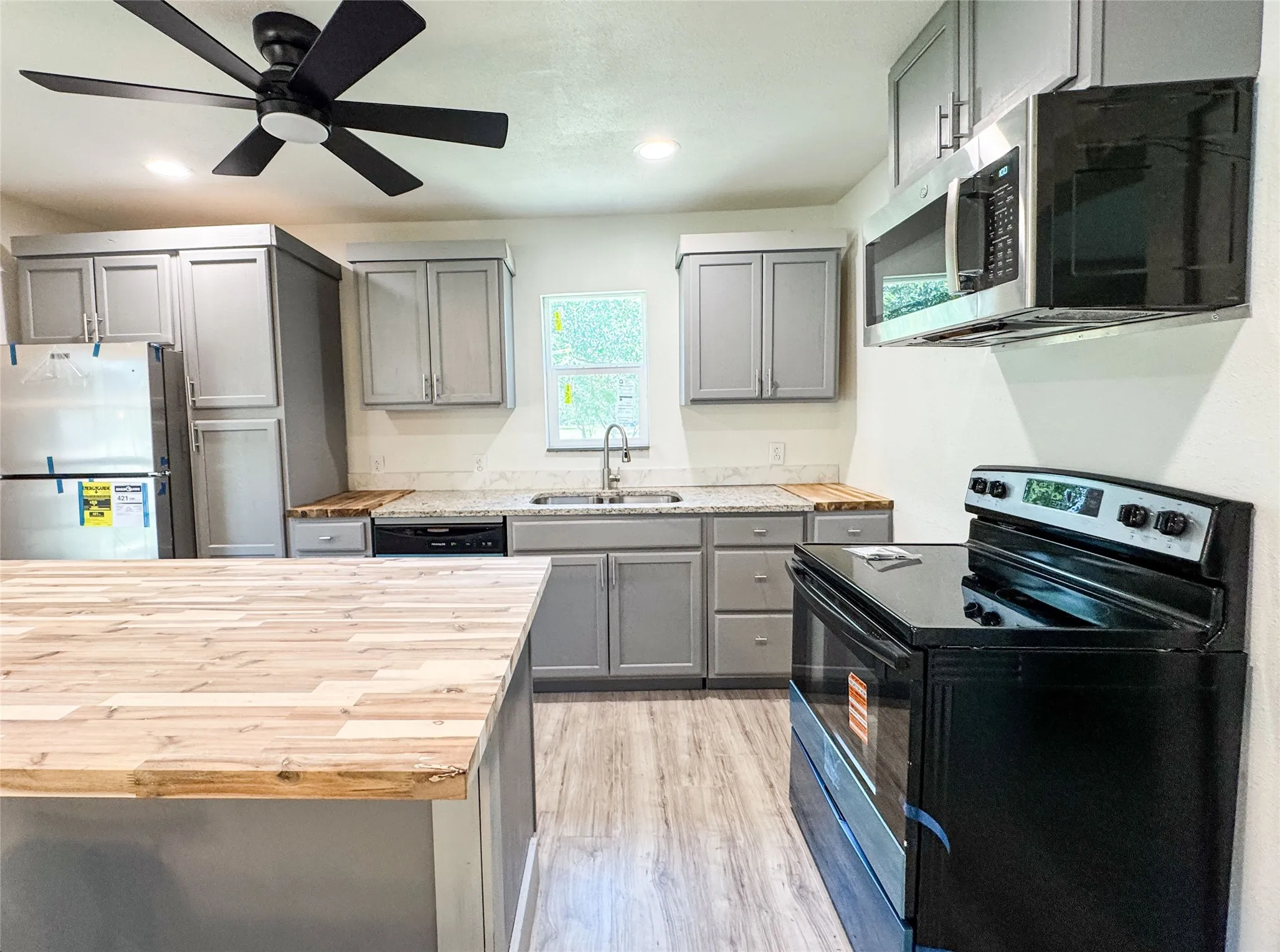 Single Family Residence For Sale in Eastland County , 1402 Avenue A, Cisco, Texas 76437, 2 Bedroom, 2 Bathroom, Garage spaces, 1,155 Sqft, built in 1940, mls#21299935, Real Estate Agent in Cisco, Homes For Sale in Eastland county, Homes For Sale in Cisco, Realtor in Cisco Texas, Real Estate Brokerage Independent Realty Texas, Luminita Cordes Realtor