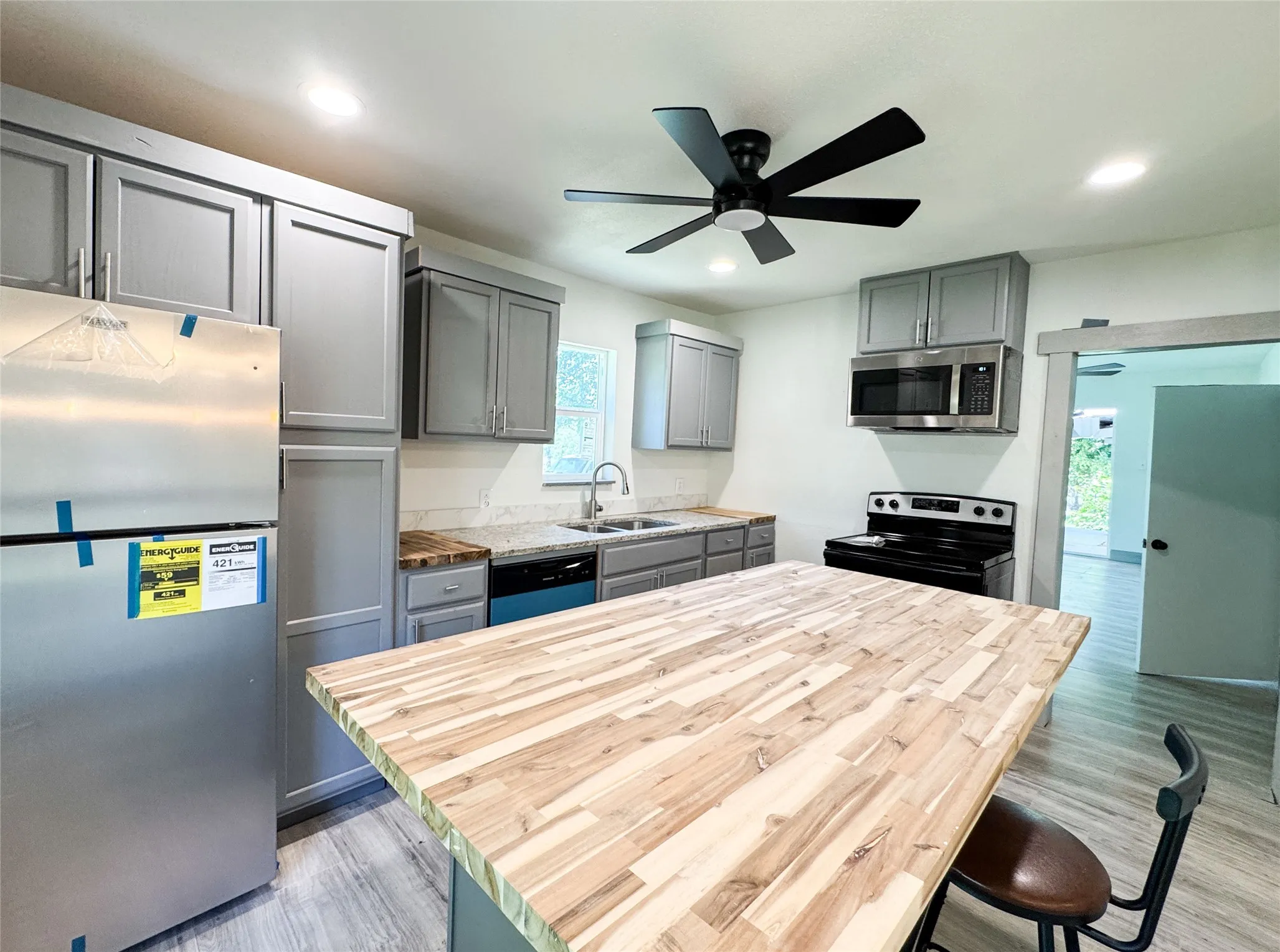 Single Family Residence For Sale in Eastland County , 1402 Avenue A, Cisco, Texas 76437, 2 Bedroom, 2 Bathroom, Garage spaces, 1,155 Sqft, built in 1940, mls#21299935, Real Estate Agent in Cisco, Homes For Sale in Eastland county, Homes For Sale in Cisco, Realtor in Cisco Texas, Real Estate Brokerage Independent Realty Texas, Luminita Cordes Realtor