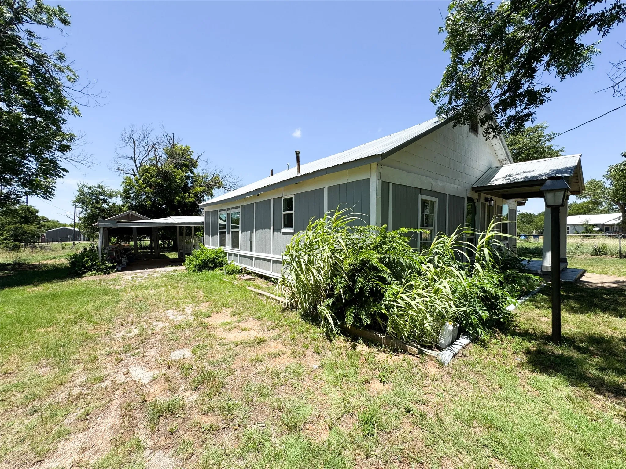 Single Family Residence For Sale in Eastland County , 1402 Avenue A, Cisco, Texas 76437, 2 Bedroom, 2 Bathroom, Garage spaces, 1,155 Sqft, built in 1940, mls#21299935, Real Estate Agent in Cisco, Homes For Sale in Eastland county, Homes For Sale in Cisco, Realtor in Cisco Texas, Real Estate Brokerage Independent Realty Texas, Luminita Cordes Realtor