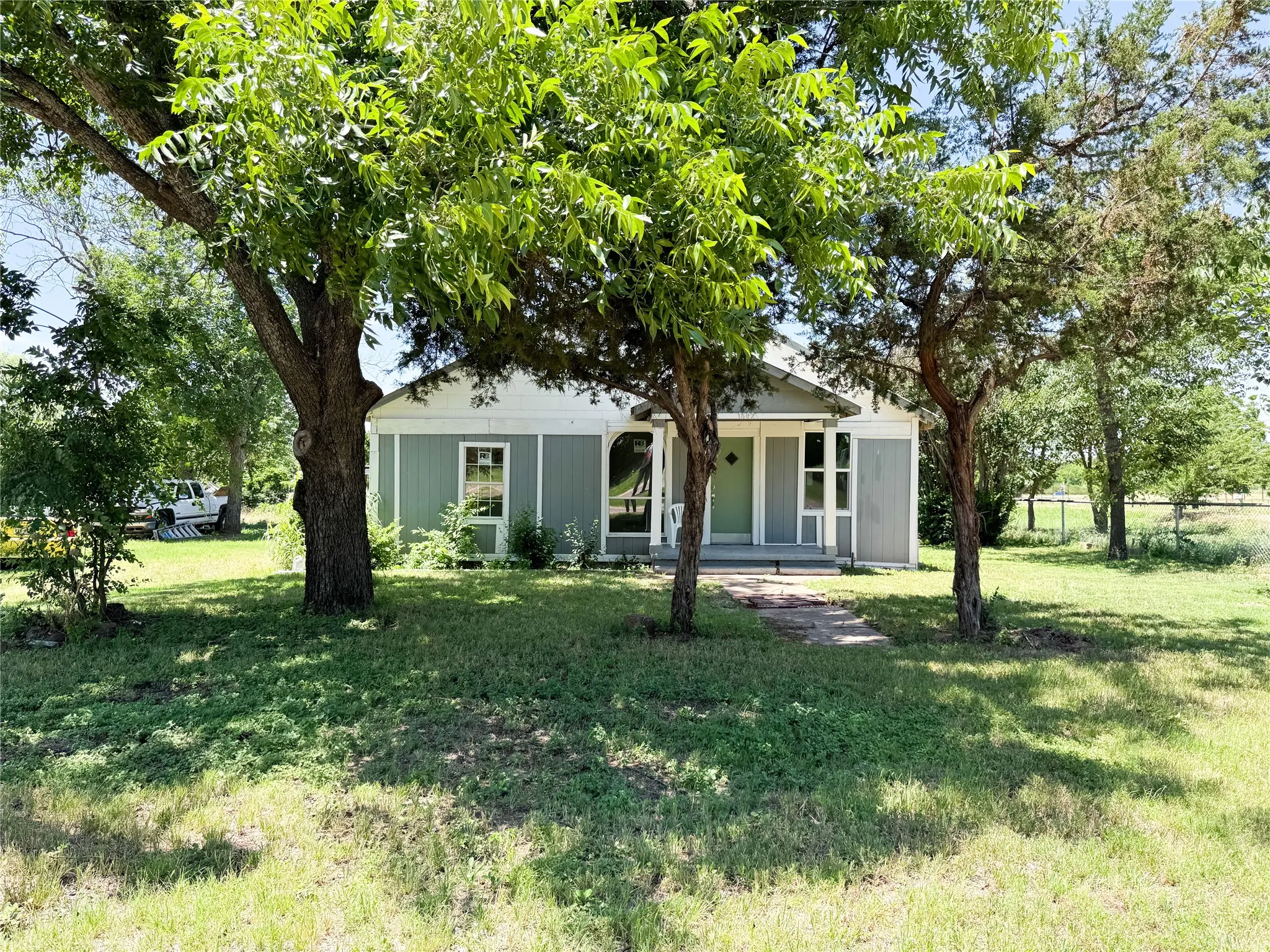 Single Family Residence For Sale in Eastland County , 1402 Avenue A, Cisco, Texas 76437, 2 Bedroom, 2 Bathroom, Garage spaces, 1,155 Sqft, built in 1940, mls#21299935, Real Estate Agent in Cisco, Homes For Sale in Eastland county, Homes For Sale in Cisco, Realtor in Cisco Texas, Real Estate Brokerage Independent Realty Texas, Luminita Cordes Realtor