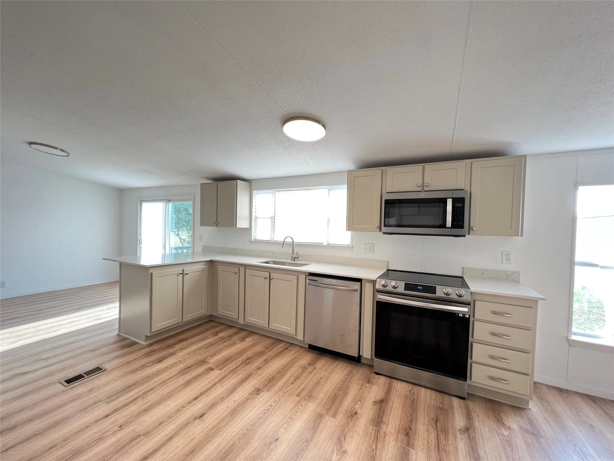 Manufactured Home For Sale in Hunt County , 4418 County Road 2596, Royse City, Texas 75189, 4 Bedroom, 2 Bathroom, 2 Garage spaces, 1,792 Sqft, built in 2003, mls#21301088, Real Estate Agent in Royse City, Homes For Sale in Hunt county, Homes For Sale in Royse City, Realtor in Royse City Texas, Real Estate Brokerage Independent Realty Texas, Luminita Cordes Realtor