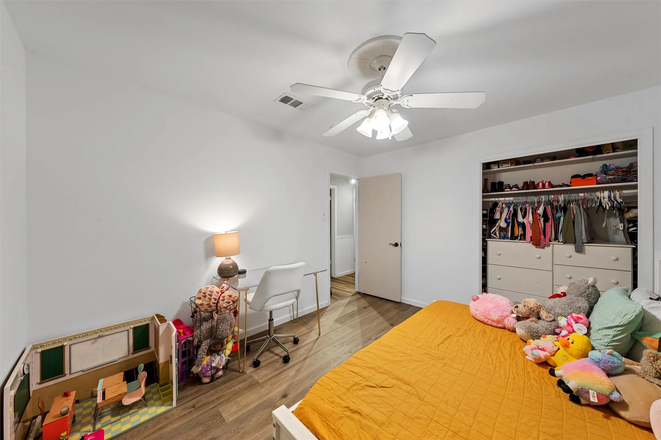 Single Family Residence For Rent in Mc Lennan County , 518 Fairway Road, Woodway, Texas 76712, 3 Bedroom, 2 Bathroom, Garage spaces, 2,223 Sqft, built in 1965, mls#21300006, Real Estate Agent in Woodway, Homes For Rent in Mc Lennan county, Homes For Rent in Woodway, Realtor in Woodway Texas, Real Estate Brokerage Independent Realty Texas, Luminita Cordes Realtor