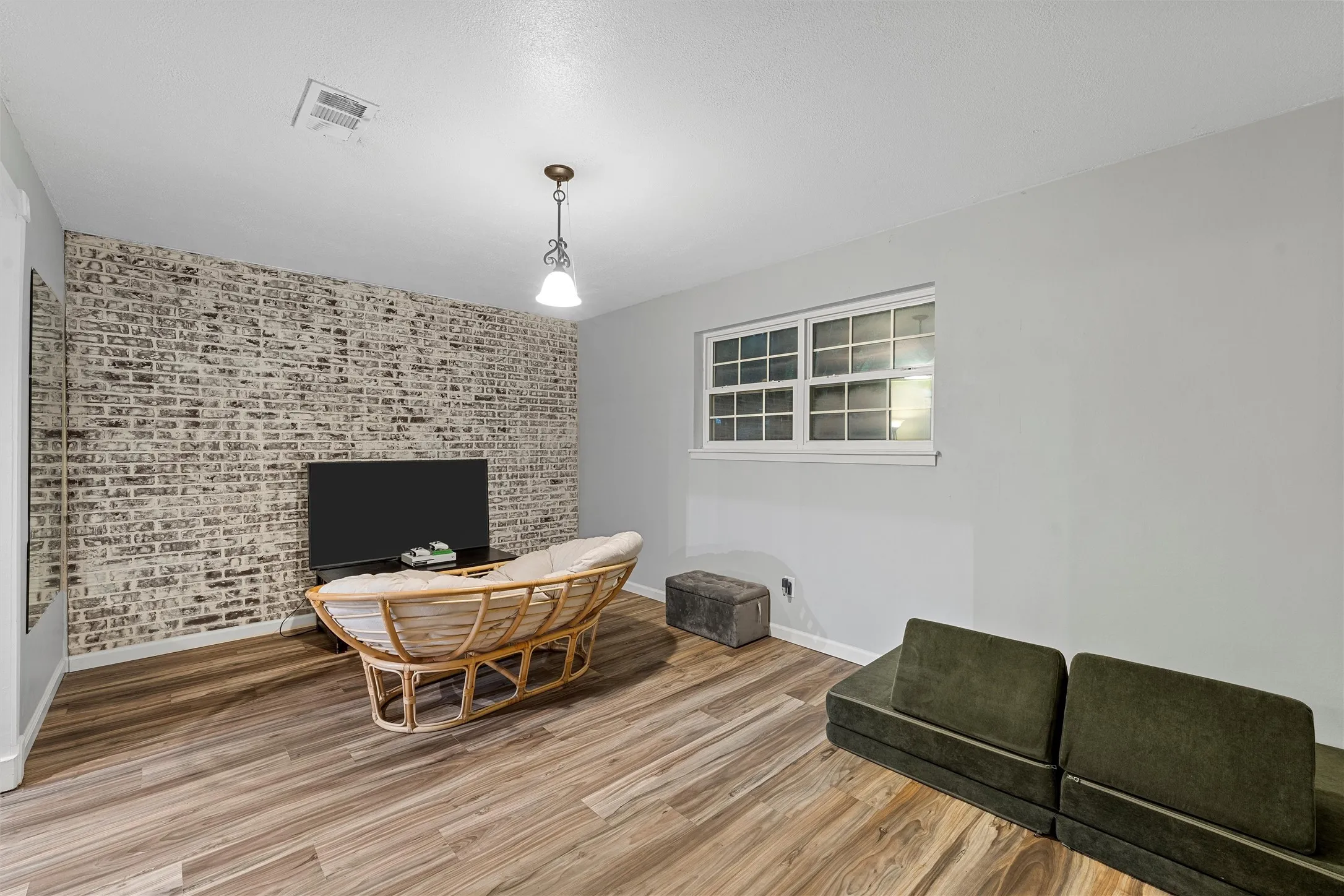 Single Family Residence For Rent in Mc Lennan County , 518 Fairway Road, Woodway, Texas 76712, 3 Bedroom, 2 Bathroom, Garage spaces, 2,223 Sqft, built in 1965, mls#21300006, Real Estate Agent in Woodway, Homes For Rent in Mc Lennan county, Homes For Rent in Woodway, Realtor in Woodway Texas, Real Estate Brokerage Independent Realty Texas, Luminita Cordes Realtor