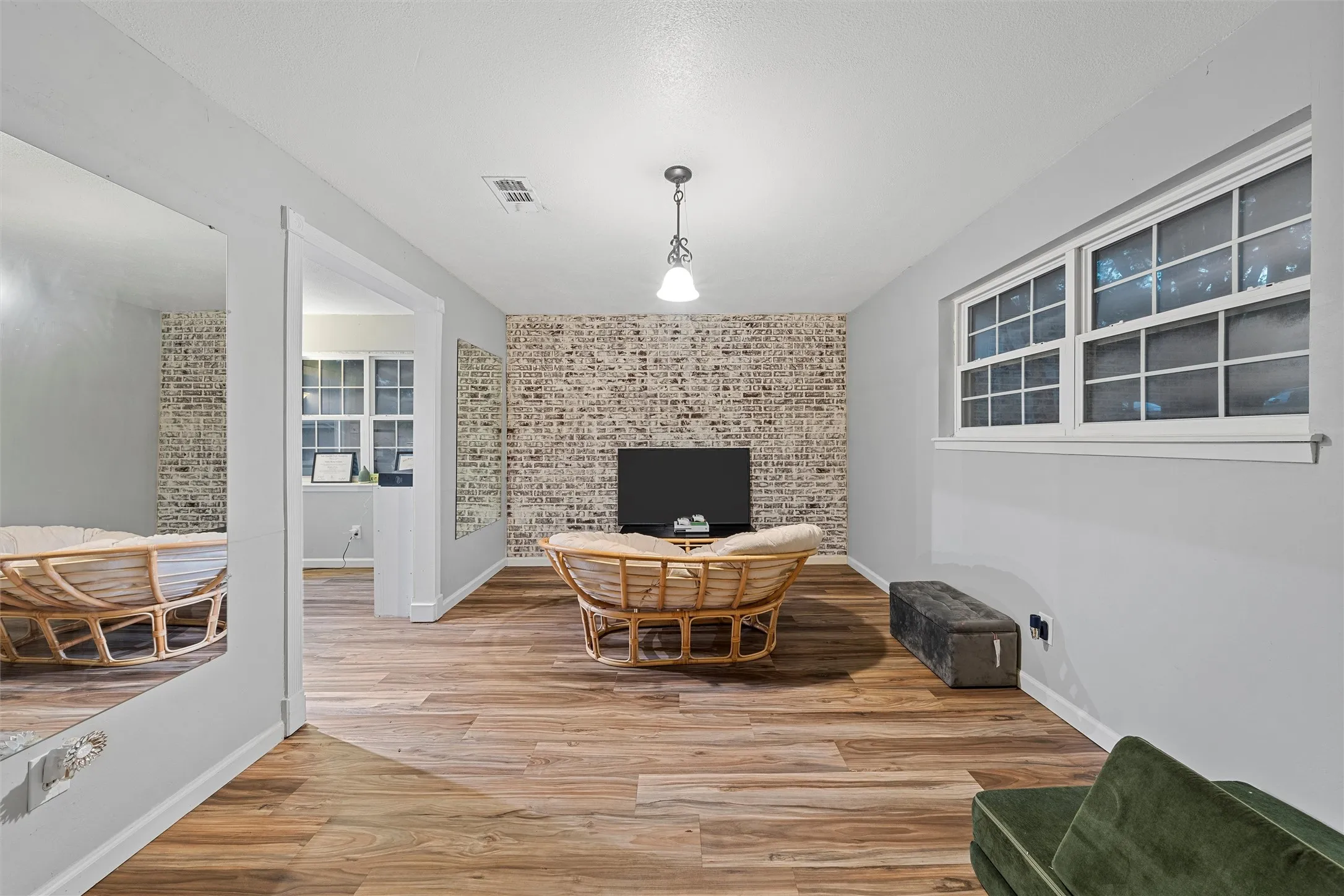 Single Family Residence For Rent in Mc Lennan County , 518 Fairway Road, Woodway, Texas 76712, 3 Bedroom, 2 Bathroom, Garage spaces, 2,223 Sqft, built in 1965, mls#21300006, Real Estate Agent in Woodway, Homes For Rent in Mc Lennan county, Homes For Rent in Woodway, Realtor in Woodway Texas, Real Estate Brokerage Independent Realty Texas, Luminita Cordes Realtor