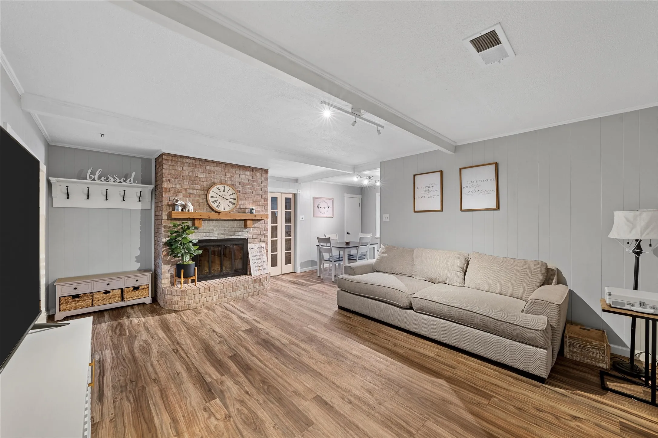 Single Family Residence For Rent in Mc Lennan County , 518 Fairway Road, Woodway, Texas 76712, 3 Bedroom, 2 Bathroom, Garage spaces, 2,223 Sqft, built in 1965, mls#21300006, Real Estate Agent in Woodway, Homes For Rent in Mc Lennan county, Homes For Rent in Woodway, Realtor in Woodway Texas, Real Estate Brokerage Independent Realty Texas, Luminita Cordes Realtor
