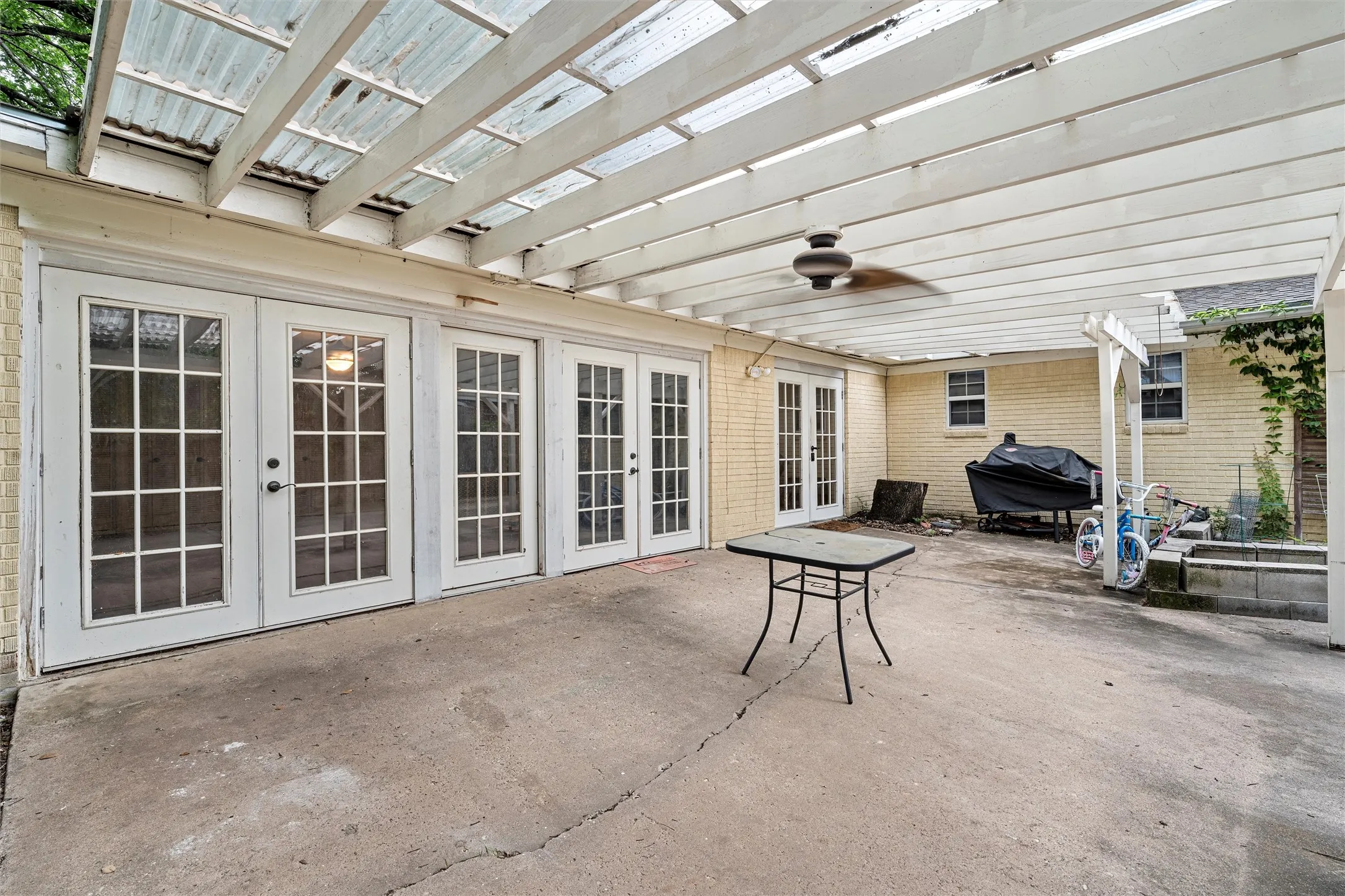Single Family Residence For Rent in Mc Lennan County , 518 Fairway Road, Woodway, Texas 76712, 3 Bedroom, 2 Bathroom, Garage spaces, 2,223 Sqft, built in 1965, mls#21300006, Real Estate Agent in Woodway, Homes For Rent in Mc Lennan county, Homes For Rent in Woodway, Realtor in Woodway Texas, Real Estate Brokerage Independent Realty Texas, Luminita Cordes Realtor