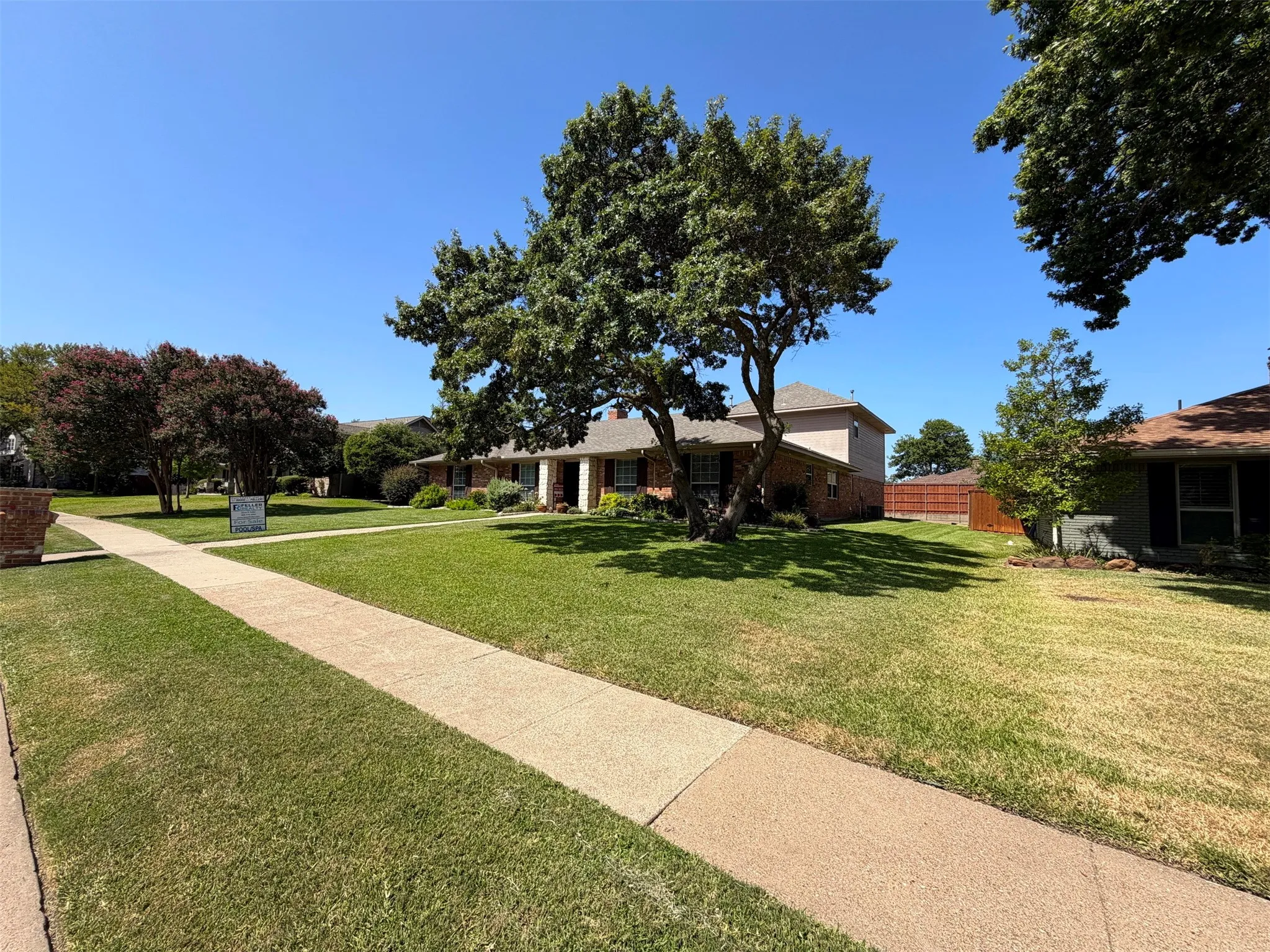 Single Family Residence For Sale in Collin County , 3303 Canyon Creek Drive, Richardson, Texas 75080, 4 Bedroom, 4 Bathroom, 2 Garage spaces, 3,257 Sqft, built in 1972, mls#21299346, Real Estate Agent in Richardson, Homes For Sale in Collin county, Homes For Sale in Richardson, Realtor in Richardson Texas, Real Estate Brokerage Independent Realty Texas, Luminita Cordes Realtor