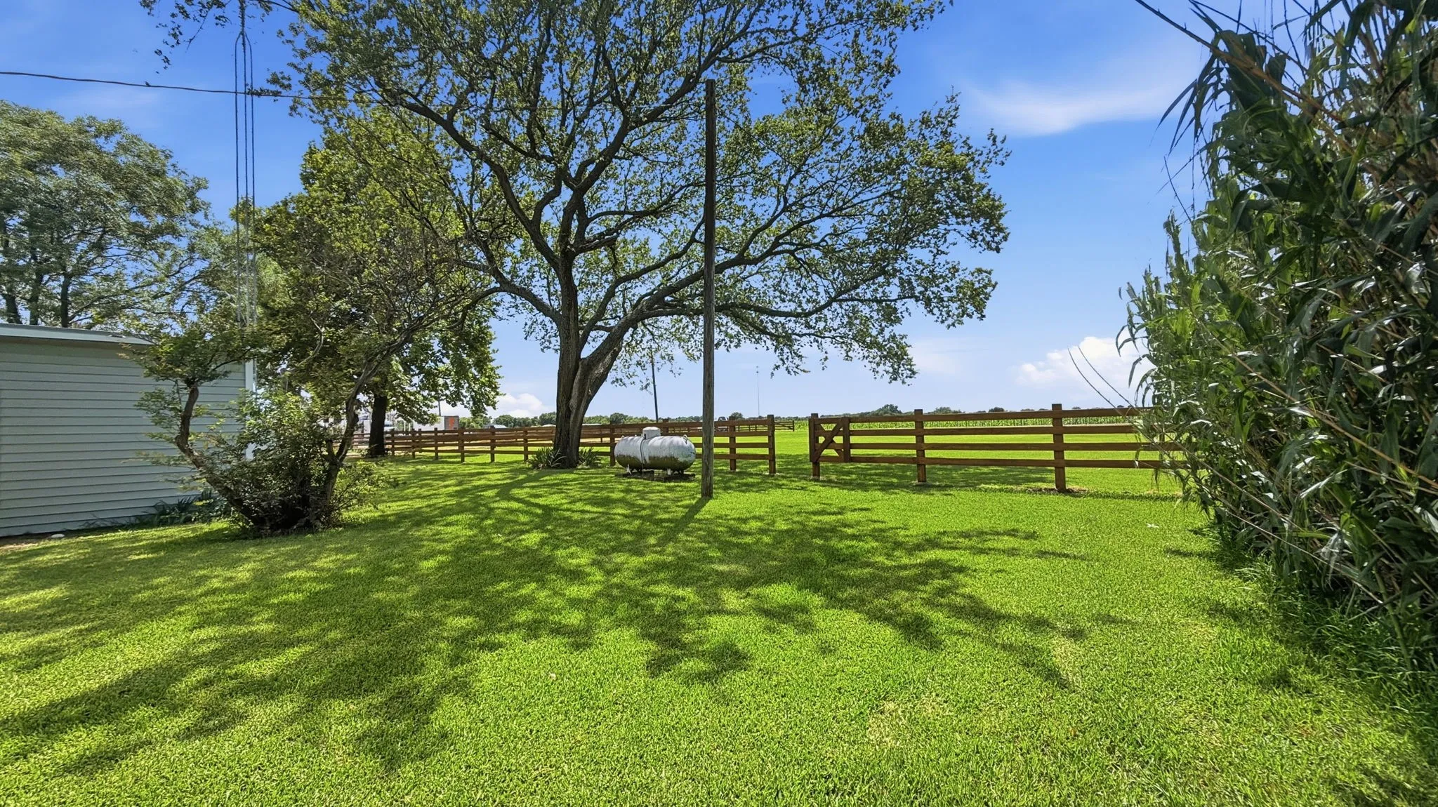 Single Family Residence For Sale in Grayson County , 59 Noland Road, Whitesboro, Texas 76273, 2 Bedroom, 2 Bathroom, Garage spaces, 1,412 Sqft, built in 1951, mls#21300956, Real Estate Agent in Whitesboro, Homes For Sale in Grayson county, Homes For Sale in Whitesboro, Realtor in Whitesboro Texas, Real Estate Brokerage Independent Realty Texas, Luminita Cordes Realtor