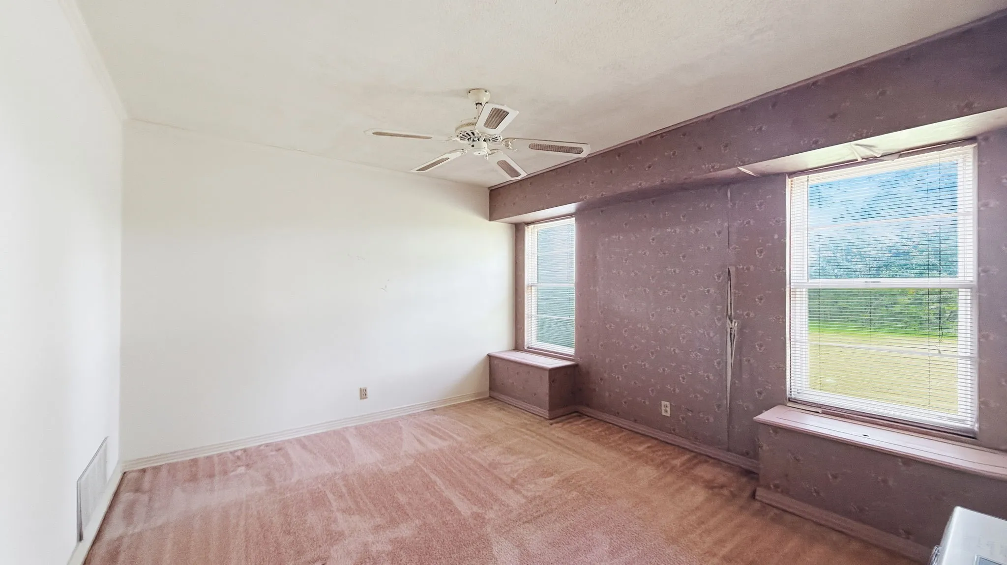 Single Family Residence For Sale in Grayson County , 59 Noland Road, Whitesboro, Texas 76273, 2 Bedroom, 2 Bathroom, Garage spaces, 1,412 Sqft, built in 1951, mls#21300956, Real Estate Agent in Whitesboro, Homes For Sale in Grayson county, Homes For Sale in Whitesboro, Realtor in Whitesboro Texas, Real Estate Brokerage Independent Realty Texas, Luminita Cordes Realtor