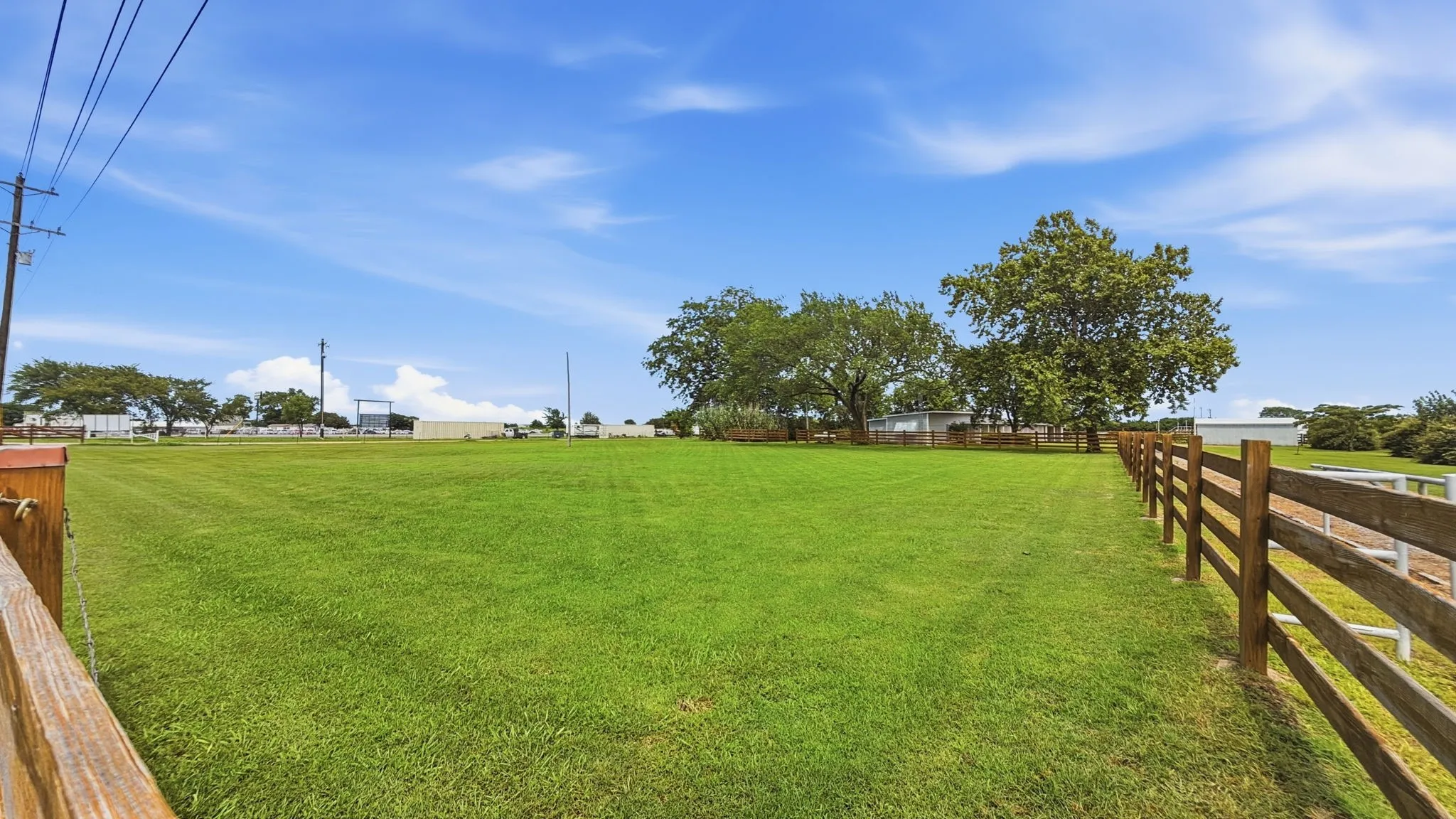 Single Family Residence For Sale in Grayson County , 59 Noland Road, Whitesboro, Texas 76273, 2 Bedroom, 2 Bathroom, Garage spaces, 1,412 Sqft, built in 1951, mls#21300956, Real Estate Agent in Whitesboro, Homes For Sale in Grayson county, Homes For Sale in Whitesboro, Realtor in Whitesboro Texas, Real Estate Brokerage Independent Realty Texas, Luminita Cordes Realtor