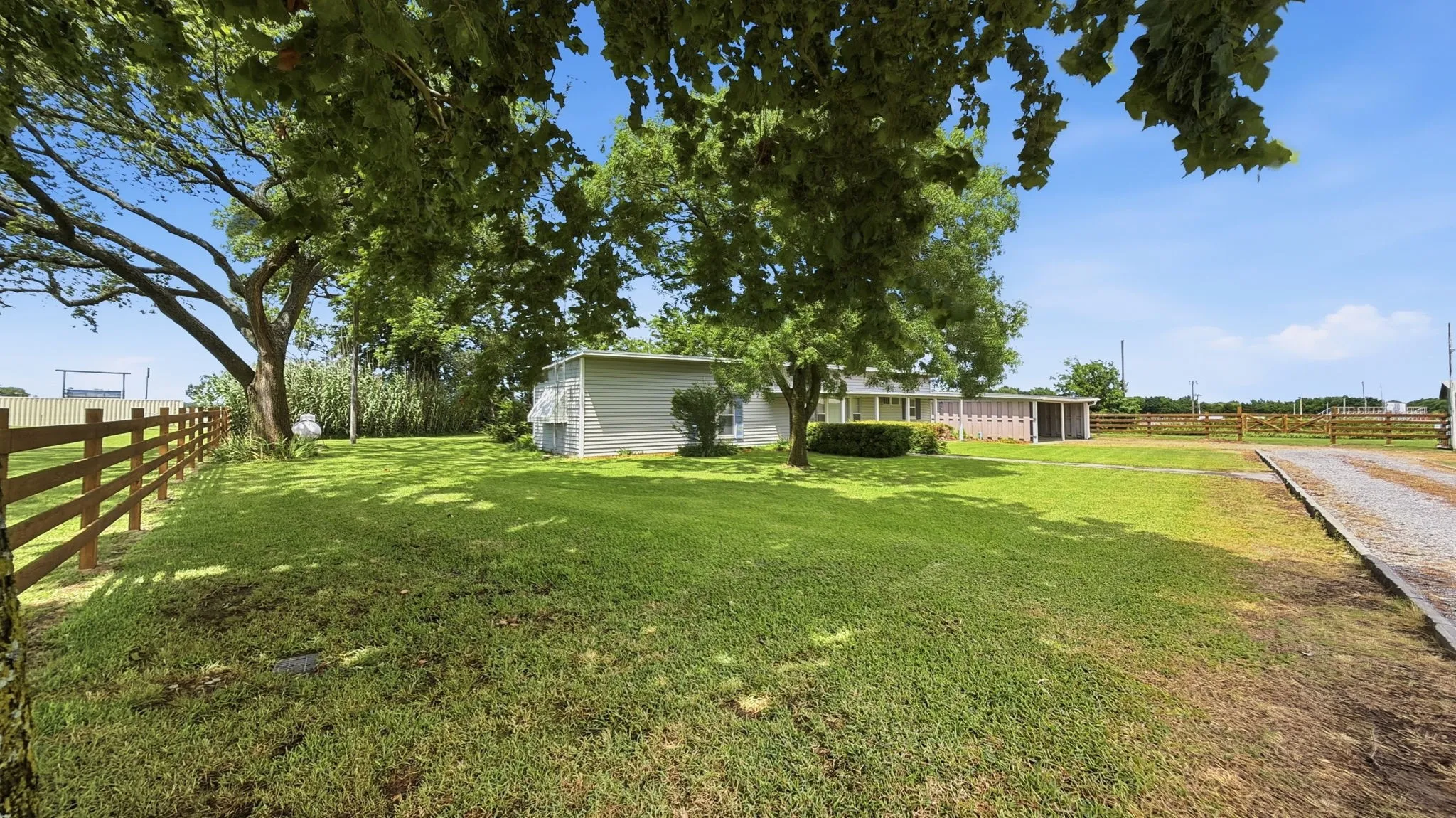 Single Family Residence For Sale in Grayson County , 59 Noland Road, Whitesboro, Texas 76273, 2 Bedroom, 2 Bathroom, Garage spaces, 1,412 Sqft, built in 1951, mls#21300956, Real Estate Agent in Whitesboro, Homes For Sale in Grayson county, Homes For Sale in Whitesboro, Realtor in Whitesboro Texas, Real Estate Brokerage Independent Realty Texas, Luminita Cordes Realtor