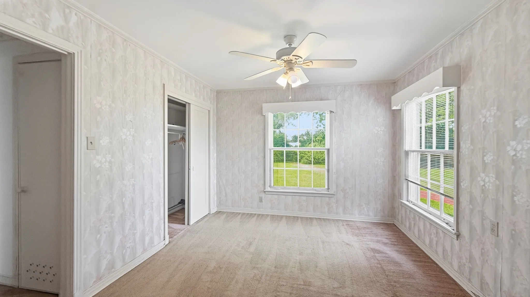 Single Family Residence For Sale in Grayson County , 59 Noland Road, Whitesboro, Texas 76273, 2 Bedroom, 2 Bathroom, Garage spaces, 1,412 Sqft, built in 1951, mls#21300956, Real Estate Agent in Whitesboro, Homes For Sale in Grayson county, Homes For Sale in Whitesboro, Realtor in Whitesboro Texas, Real Estate Brokerage Independent Realty Texas, Luminita Cordes Realtor