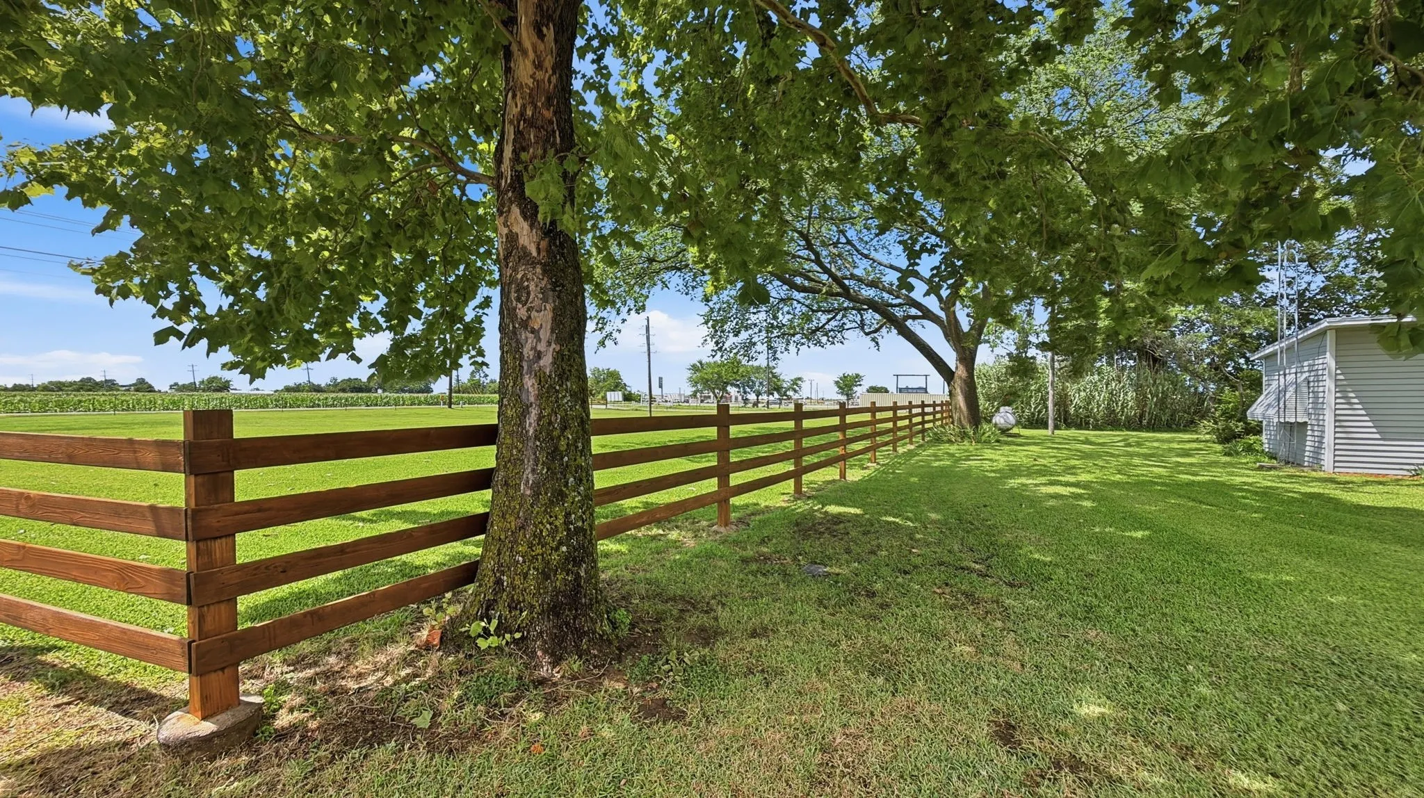Single Family Residence For Sale in Grayson County , 59 Noland Road, Whitesboro, Texas 76273, 2 Bedroom, 2 Bathroom, Garage spaces, 1,412 Sqft, built in 1951, mls#21300956, Real Estate Agent in Whitesboro, Homes For Sale in Grayson county, Homes For Sale in Whitesboro, Realtor in Whitesboro Texas, Real Estate Brokerage Independent Realty Texas, Luminita Cordes Realtor