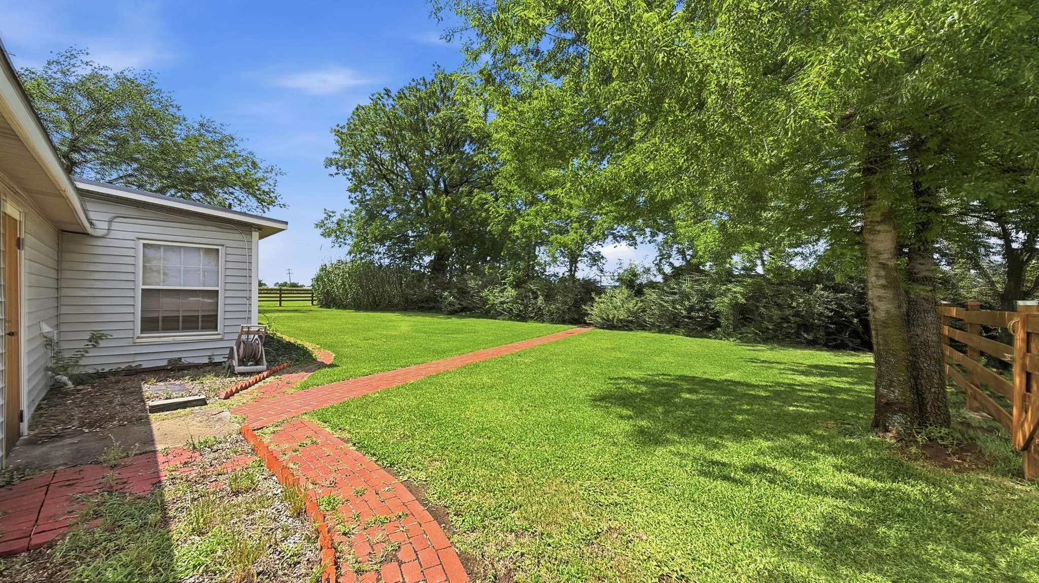 Single Family Residence For Sale in Grayson County , 59 Noland Road, Whitesboro, Texas 76273, 2 Bedroom, 2 Bathroom, Garage spaces, 1,412 Sqft, built in 1951, mls#21300956, Real Estate Agent in Whitesboro, Homes For Sale in Grayson county, Homes For Sale in Whitesboro, Realtor in Whitesboro Texas, Real Estate Brokerage Independent Realty Texas, Luminita Cordes Realtor