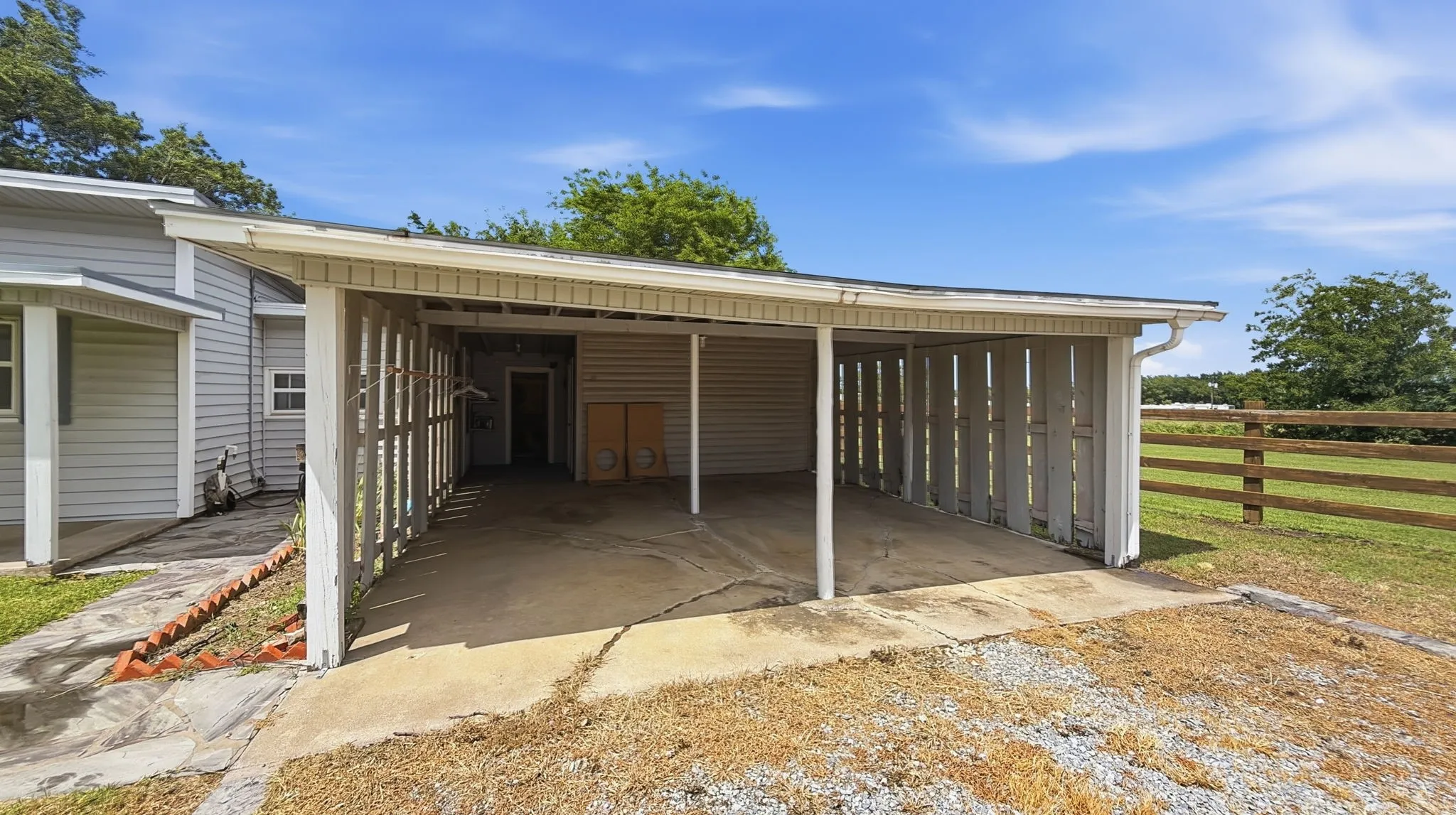 Single Family Residence For Sale in Grayson County , 59 Noland Road, Whitesboro, Texas 76273, 2 Bedroom, 2 Bathroom, Garage spaces, 1,412 Sqft, built in 1951, mls#21300956, Real Estate Agent in Whitesboro, Homes For Sale in Grayson county, Homes For Sale in Whitesboro, Realtor in Whitesboro Texas, Real Estate Brokerage Independent Realty Texas, Luminita Cordes Realtor
