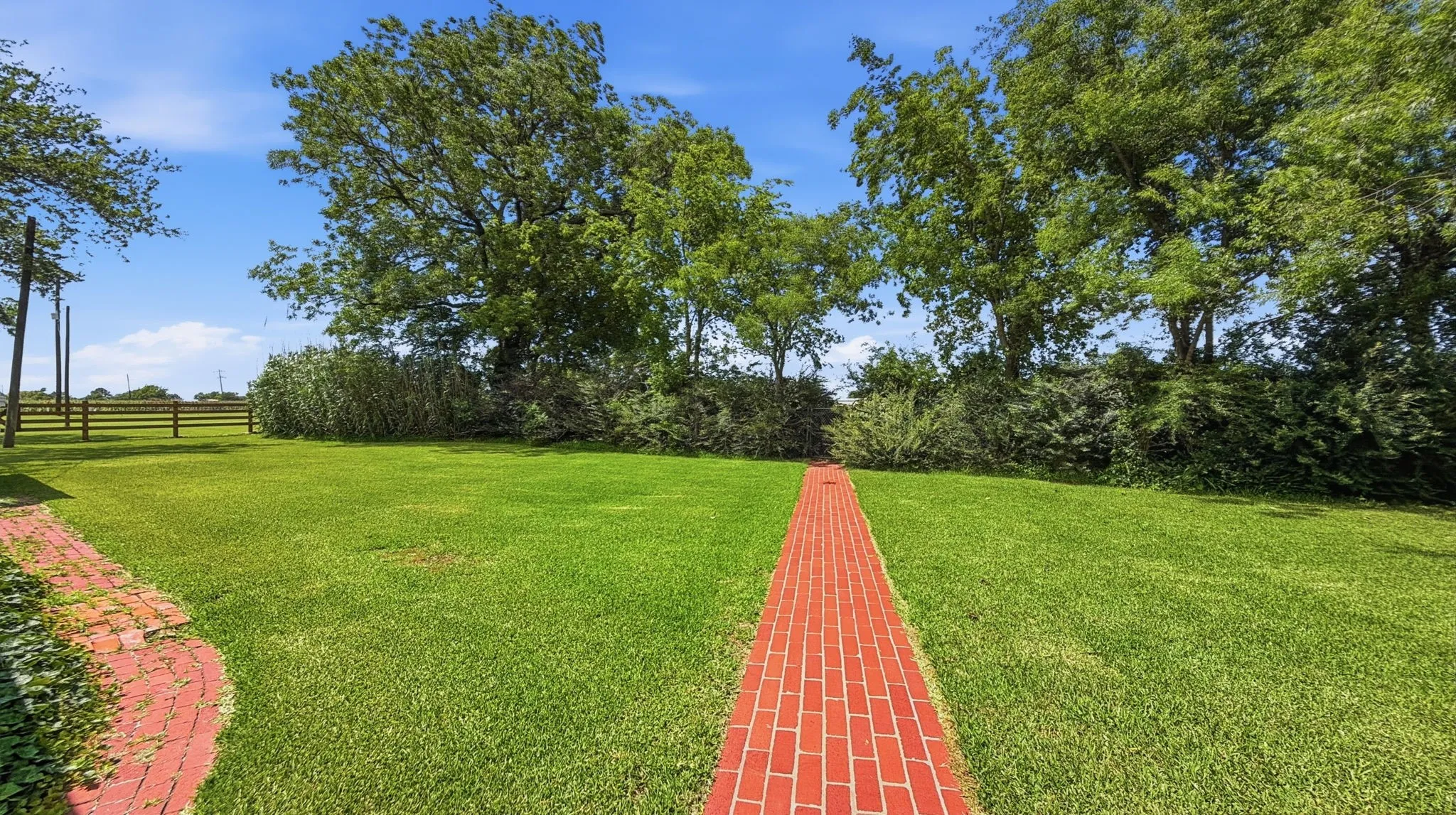 Single Family Residence For Sale in Grayson County , 59 Noland Road, Whitesboro, Texas 76273, 2 Bedroom, 2 Bathroom, Garage spaces, 1,412 Sqft, built in 1951, mls#21300956, Real Estate Agent in Whitesboro, Homes For Sale in Grayson county, Homes For Sale in Whitesboro, Realtor in Whitesboro Texas, Real Estate Brokerage Independent Realty Texas, Luminita Cordes Realtor
