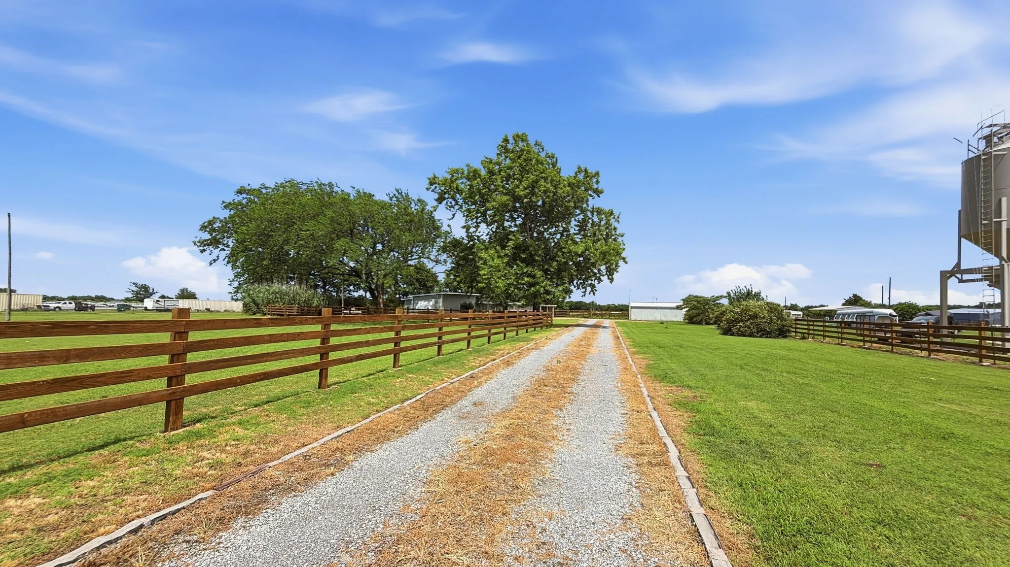 Single Family Residence For Sale in Grayson County , 59 Noland Road, Whitesboro, Texas 76273, 2 Bedroom, 2 Bathroom, Garage spaces, 1,412 Sqft, built in 1951, mls#21300956, Real Estate Agent in Whitesboro, Homes For Sale in Grayson county, Homes For Sale in Whitesboro, Realtor in Whitesboro Texas, Real Estate Brokerage Independent Realty Texas, Luminita Cordes Realtor