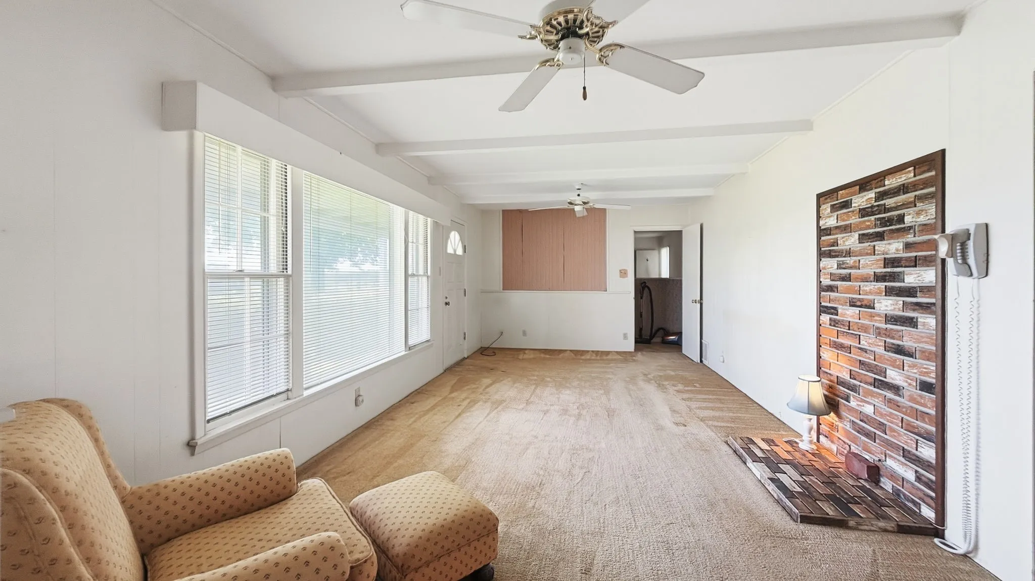 Single Family Residence For Sale in Grayson County , 59 Noland Road, Whitesboro, Texas 76273, 2 Bedroom, 2 Bathroom, Garage spaces, 1,412 Sqft, built in 1951, mls#21300956, Real Estate Agent in Whitesboro, Homes For Sale in Grayson county, Homes For Sale in Whitesboro, Realtor in Whitesboro Texas, Real Estate Brokerage Independent Realty Texas, Luminita Cordes Realtor