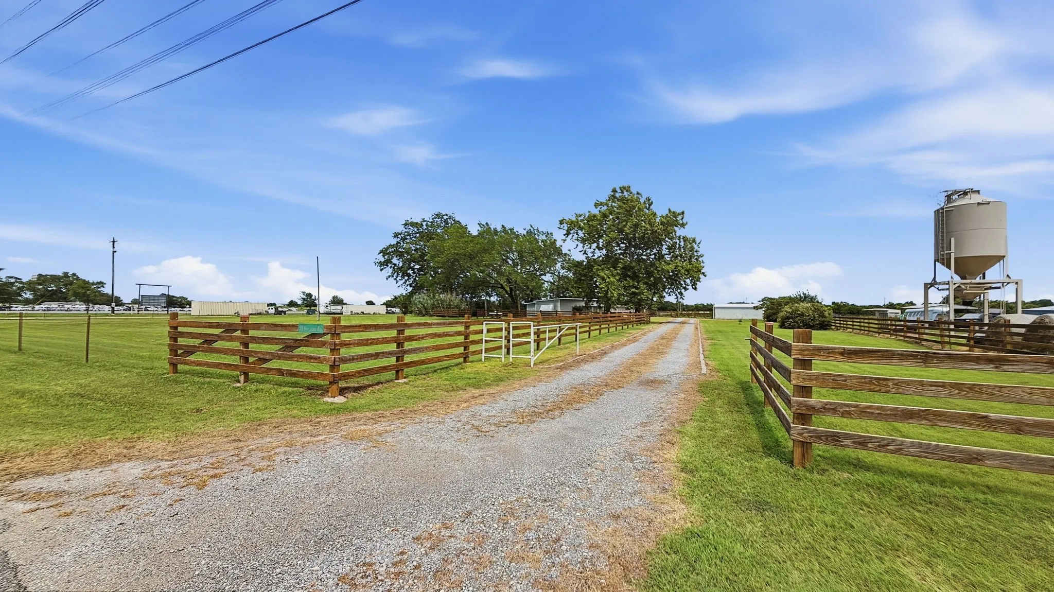 Single Family Residence For Sale in Grayson County , 59 Noland Road, Whitesboro, Texas 76273, 2 Bedroom, 2 Bathroom, Garage spaces, 1,412 Sqft, built in 1951, mls#21300956, Real Estate Agent in Whitesboro, Homes For Sale in Grayson county, Homes For Sale in Whitesboro, Realtor in Whitesboro Texas, Real Estate Brokerage Independent Realty Texas, Luminita Cordes Realtor