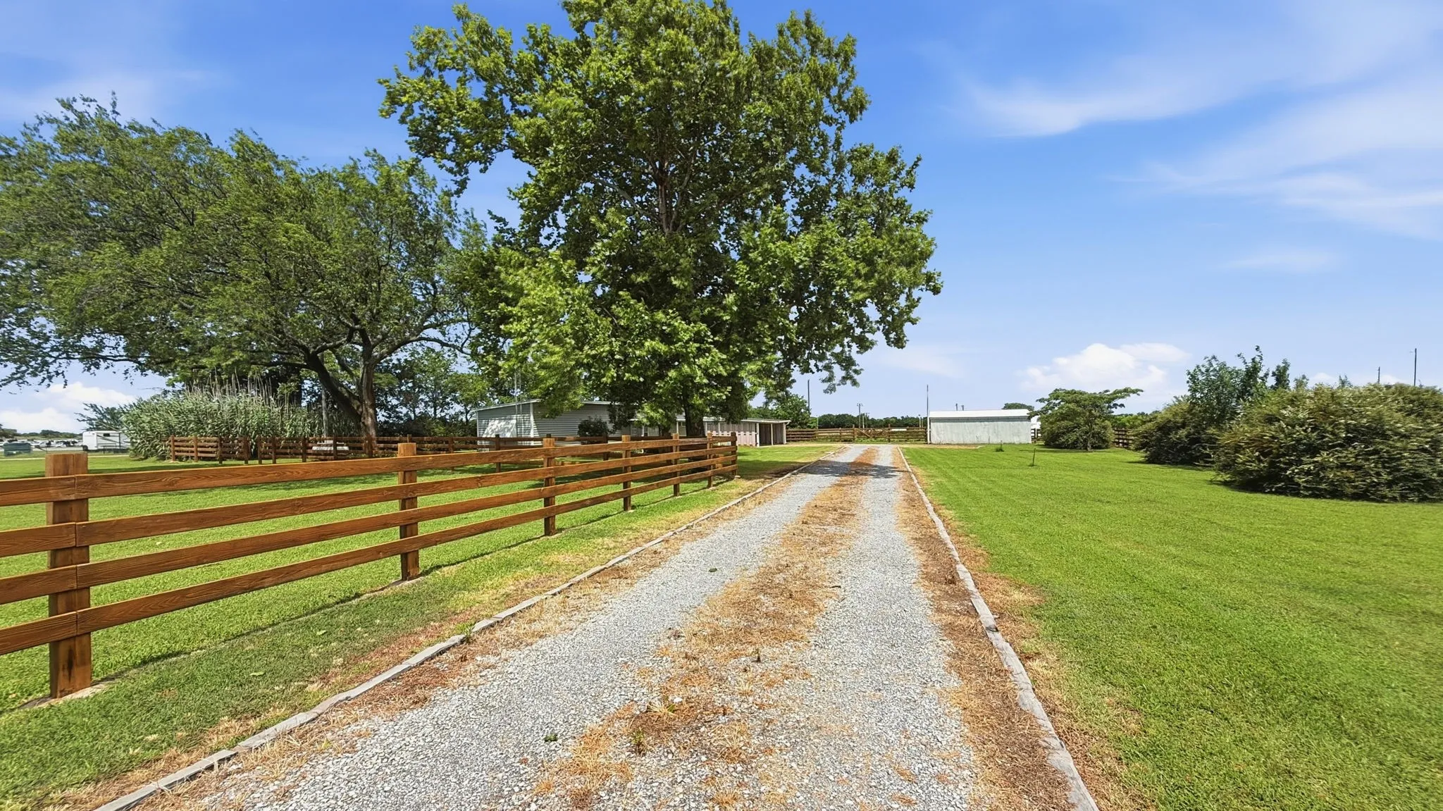 Single Family Residence For Sale in Grayson County , 59 Noland Road, Whitesboro, Texas 76273, 2 Bedroom, 2 Bathroom, Garage spaces, 1,412 Sqft, built in 1951, mls#21300956, Real Estate Agent in Whitesboro, Homes For Sale in Grayson county, Homes For Sale in Whitesboro, Realtor in Whitesboro Texas, Real Estate Brokerage Independent Realty Texas, Luminita Cordes Realtor