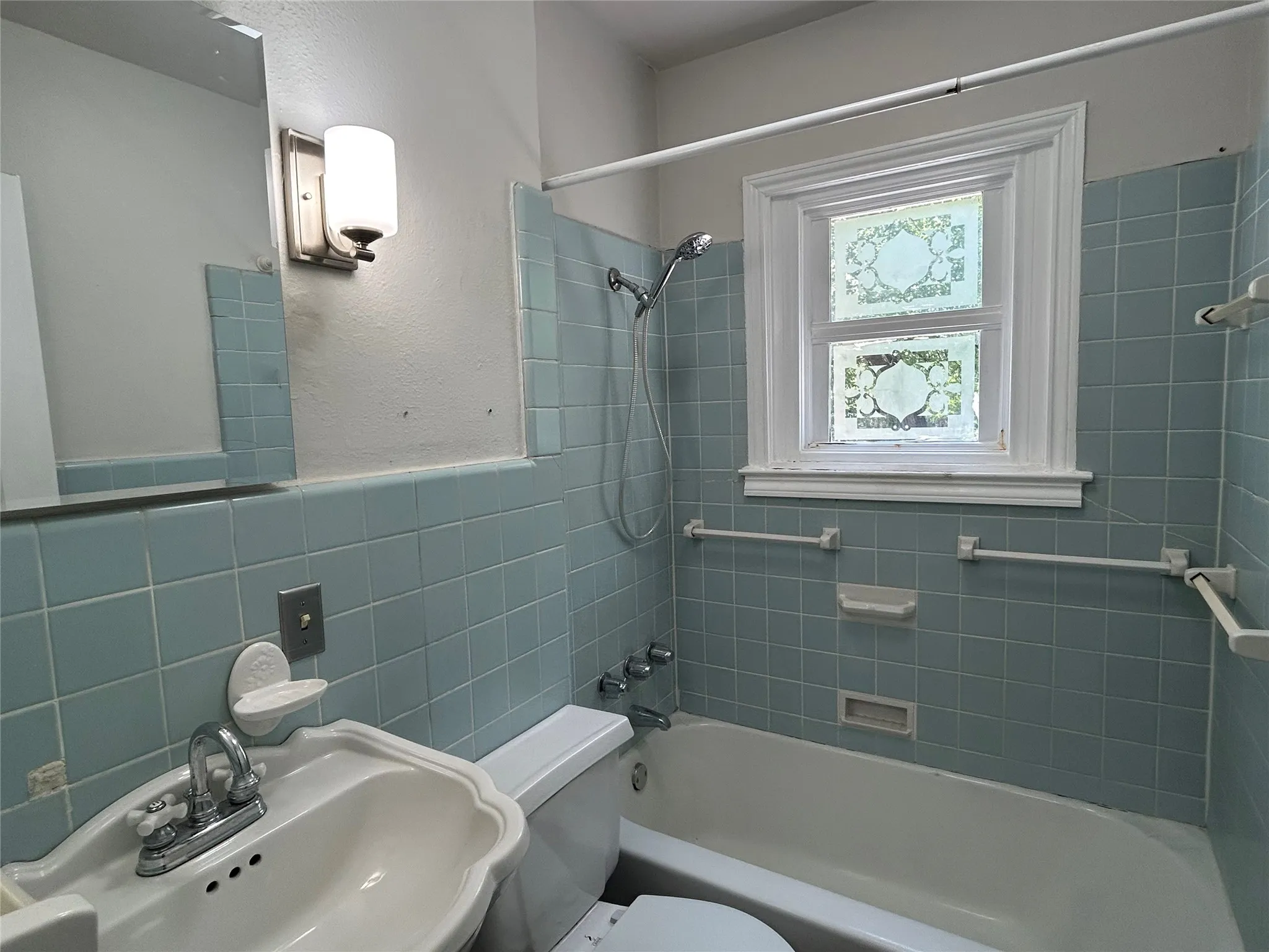 Single Family Residence For Sale in Dallas County , 640 E Pleasant Run Road, De Soto, Texas 75115, 3 Bedroom, 1 Bathroom, Garage spaces, 1,140 Sqft, built in 1962, mls#21301143, Real Estate Agent in De Soto, Homes For Sale in Dallas county, Homes For Sale in De Soto, Realtor in De Soto Texas, Real Estate Brokerage Independent Realty Texas, Luminita Cordes Realtor