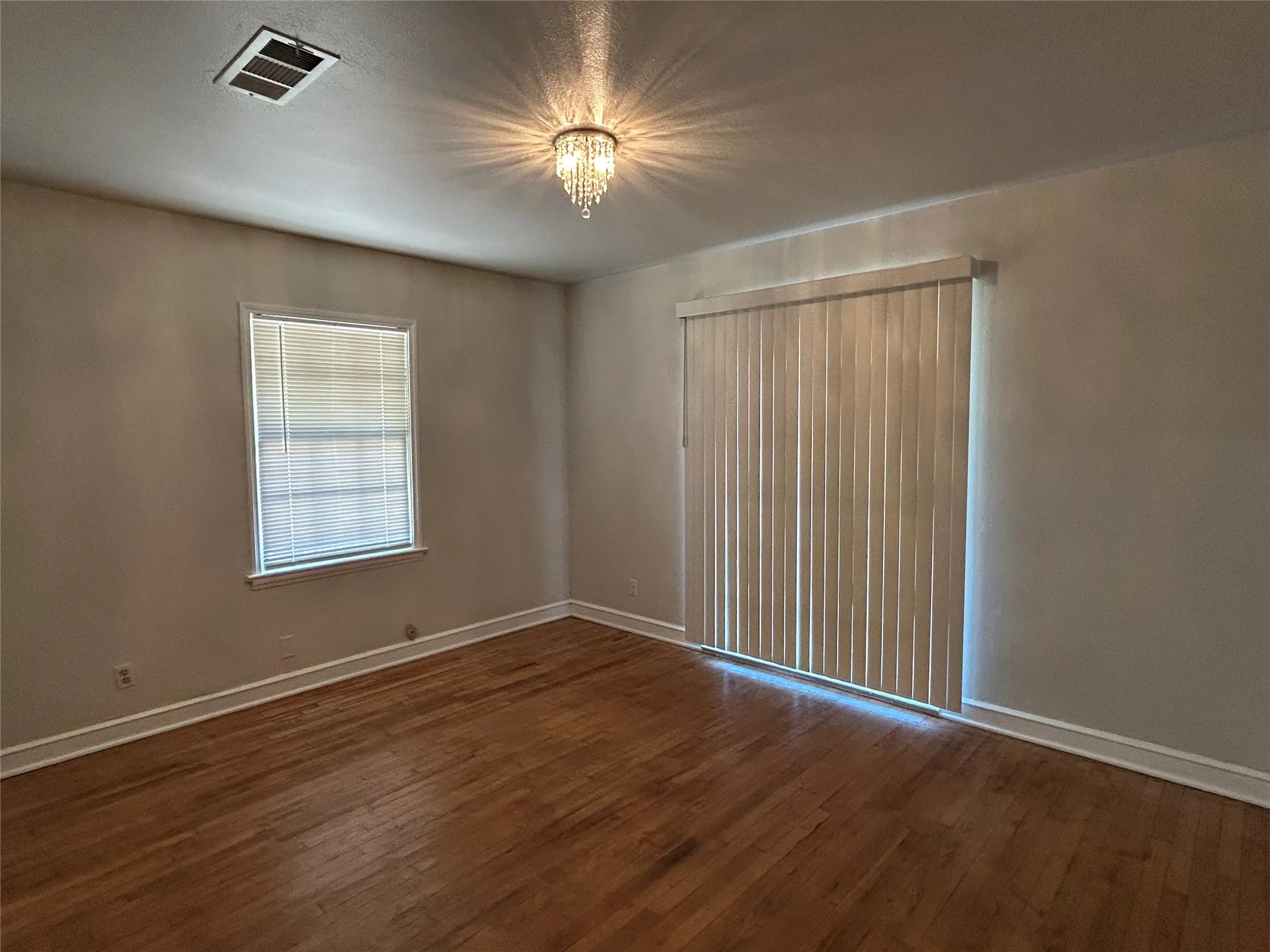 Single Family Residence For Sale in Dallas County , 640 E Pleasant Run Road, De Soto, Texas 75115, 3 Bedroom, 1 Bathroom, Garage spaces, 1,140 Sqft, built in 1962, mls#21301143, Real Estate Agent in De Soto, Homes For Sale in Dallas county, Homes For Sale in De Soto, Realtor in De Soto Texas, Real Estate Brokerage Independent Realty Texas, Luminita Cordes Realtor