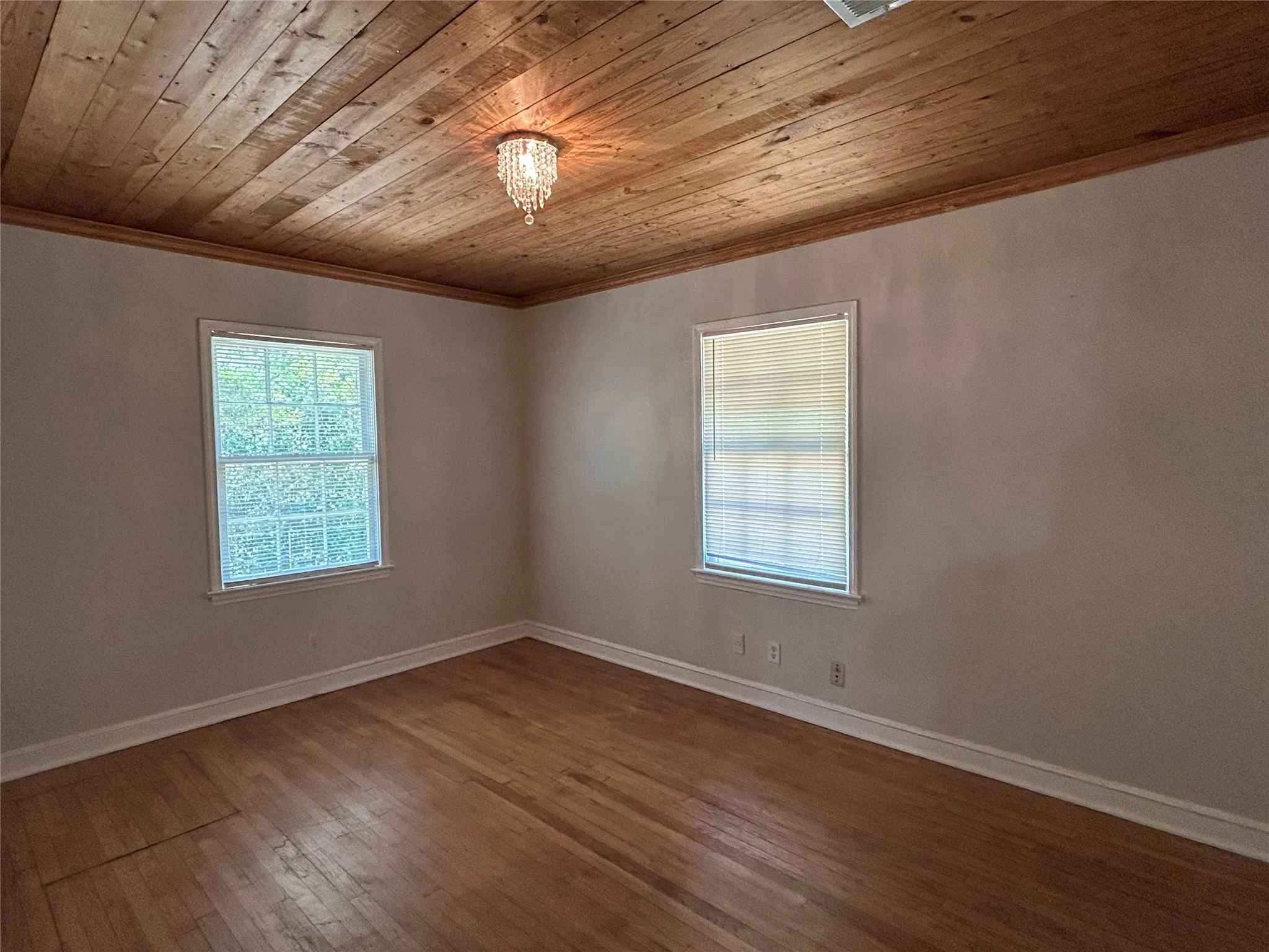 Single Family Residence For Sale in Dallas County , 640 E Pleasant Run Road, De Soto, Texas 75115, 3 Bedroom, 1 Bathroom, Garage spaces, 1,140 Sqft, built in 1962, mls#21301143, Real Estate Agent in De Soto, Homes For Sale in Dallas county, Homes For Sale in De Soto, Realtor in De Soto Texas, Real Estate Brokerage Independent Realty Texas, Luminita Cordes Realtor