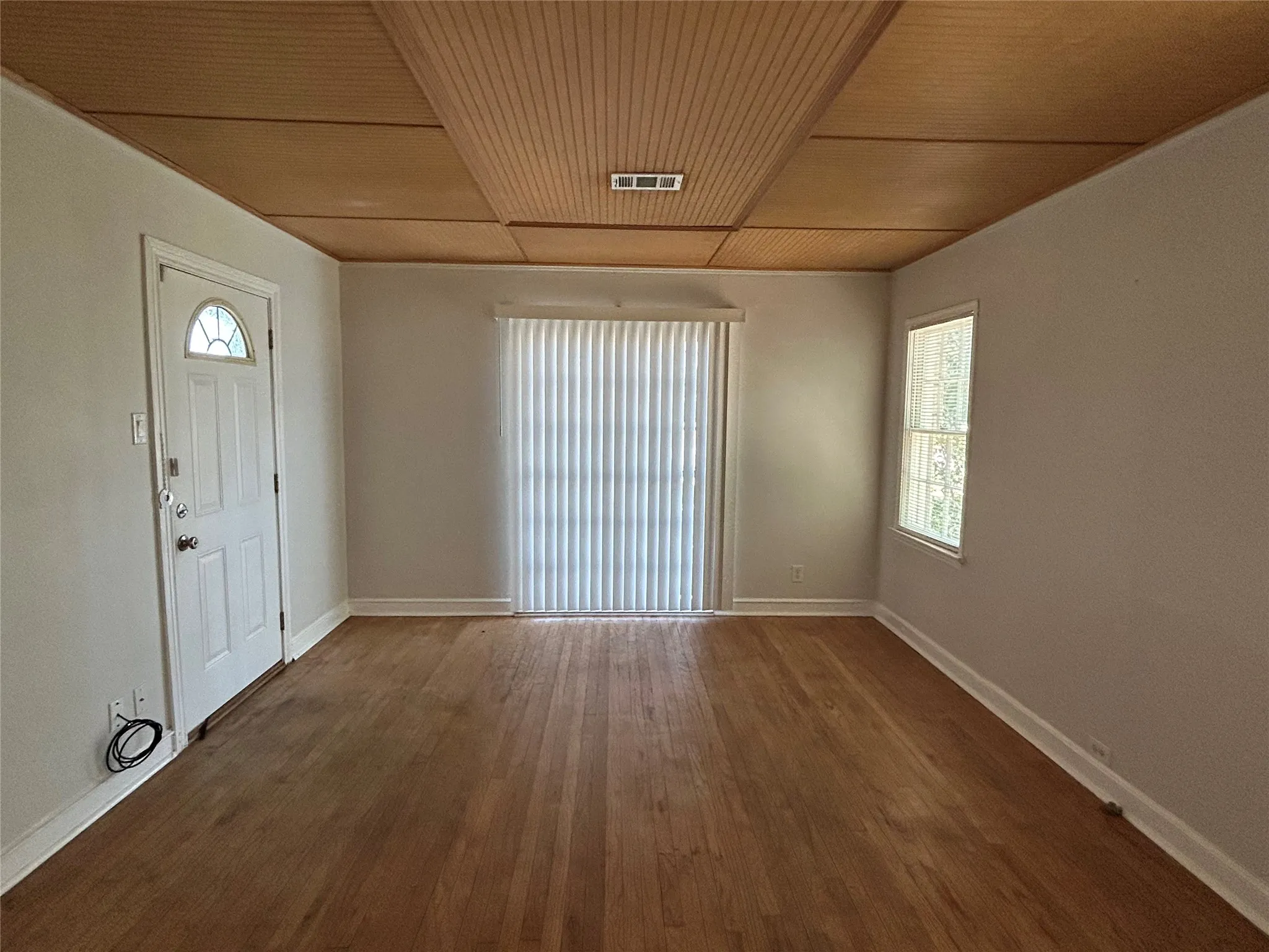 Single Family Residence For Sale in Dallas County , 640 E Pleasant Run Road, De Soto, Texas 75115, 3 Bedroom, 1 Bathroom, Garage spaces, 1,140 Sqft, built in 1962, mls#21301143, Real Estate Agent in De Soto, Homes For Sale in Dallas county, Homes For Sale in De Soto, Realtor in De Soto Texas, Real Estate Brokerage Independent Realty Texas, Luminita Cordes Realtor