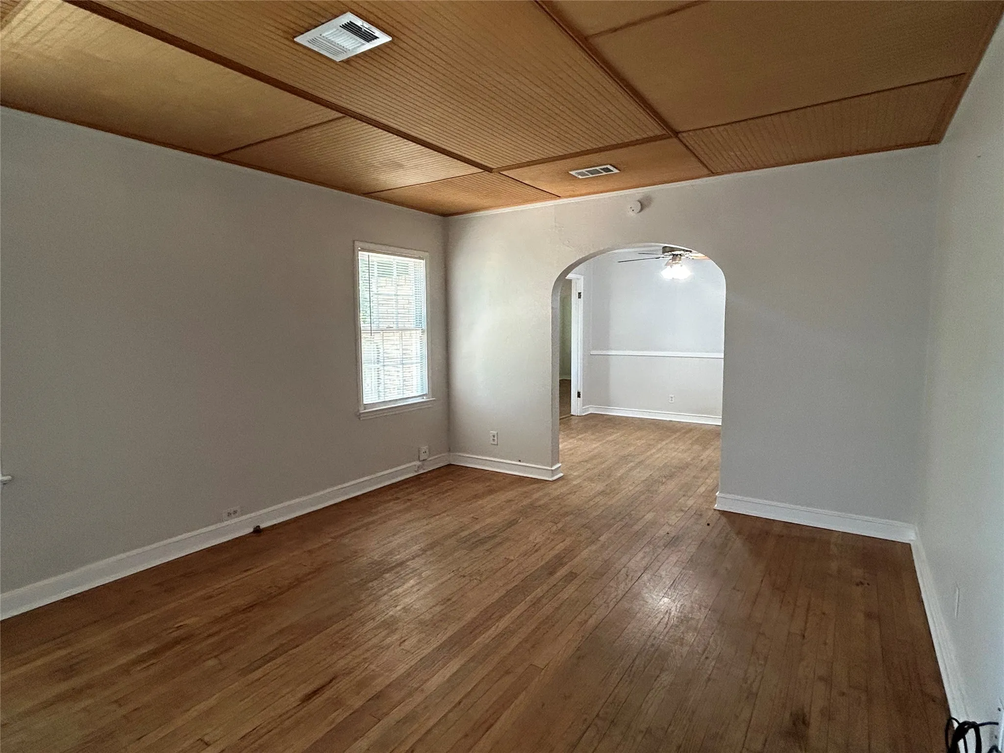 Single Family Residence For Sale in Dallas County , 640 E Pleasant Run Road, De Soto, Texas 75115, 3 Bedroom, 1 Bathroom, Garage spaces, 1,140 Sqft, built in 1962, mls#21301143, Real Estate Agent in De Soto, Homes For Sale in Dallas county, Homes For Sale in De Soto, Realtor in De Soto Texas, Real Estate Brokerage Independent Realty Texas, Luminita Cordes Realtor